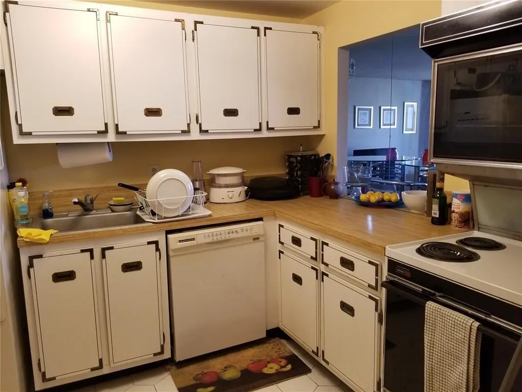 400 Leslie Dr, #717