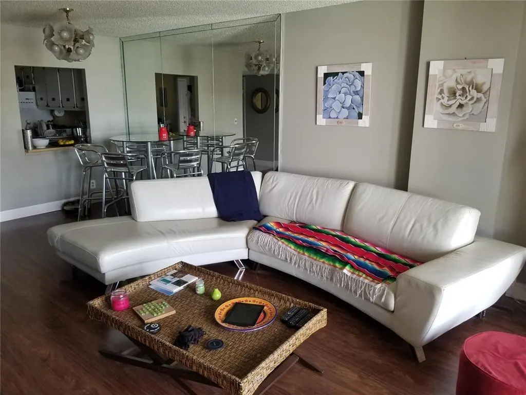 400 Leslie Dr, #717