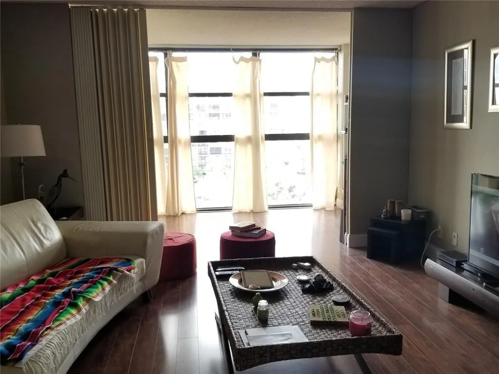 400 Leslie Dr, #717