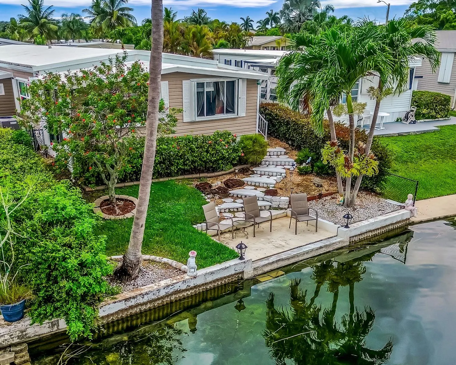 3055 Lakeshore Drive