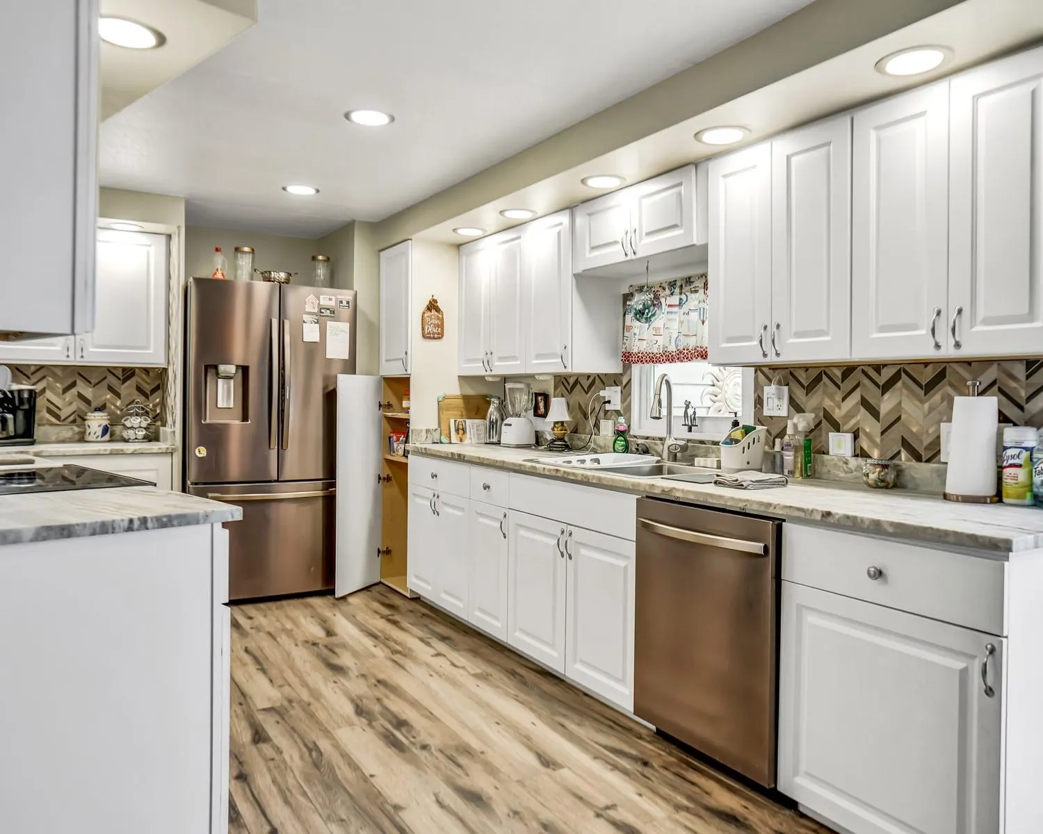 3055 Lakeshore Drive