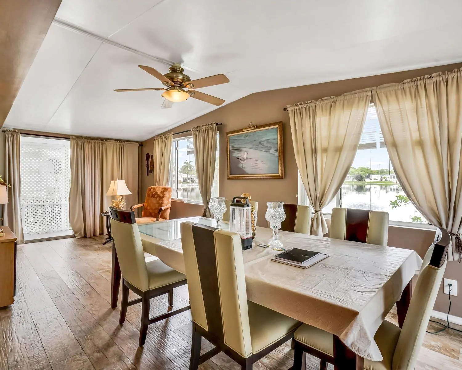 3055 Lakeshore Drive