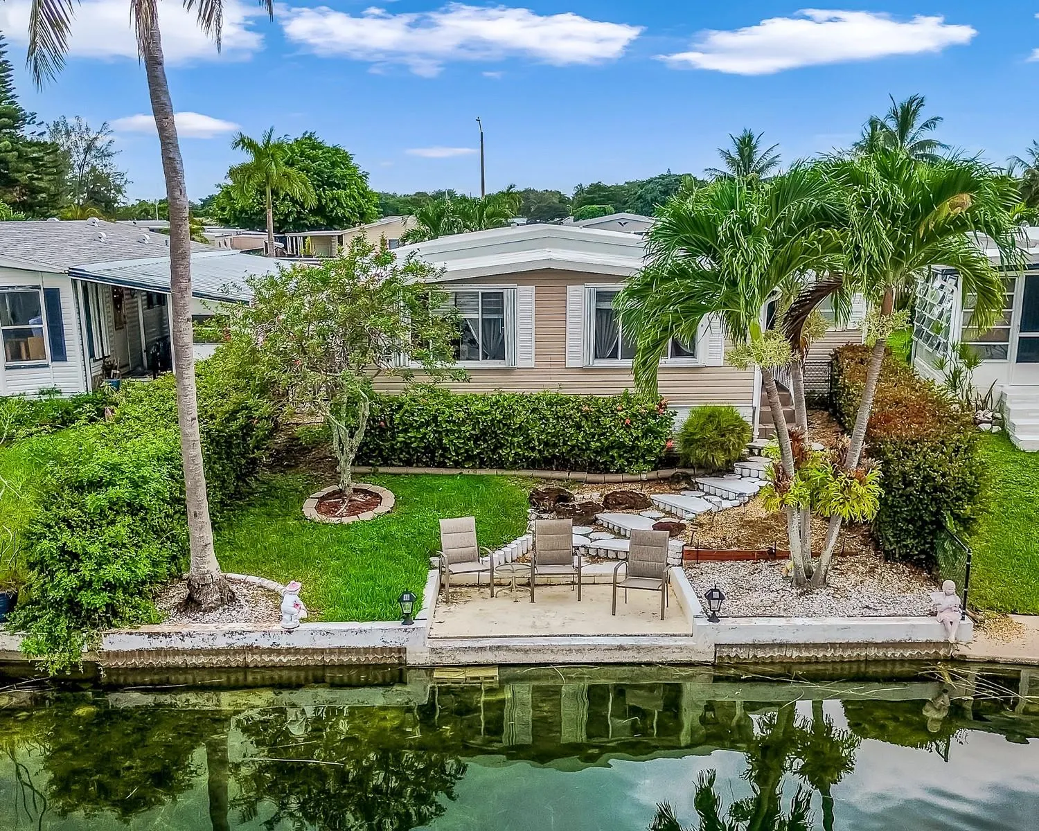 3055 Lakeshore Drive