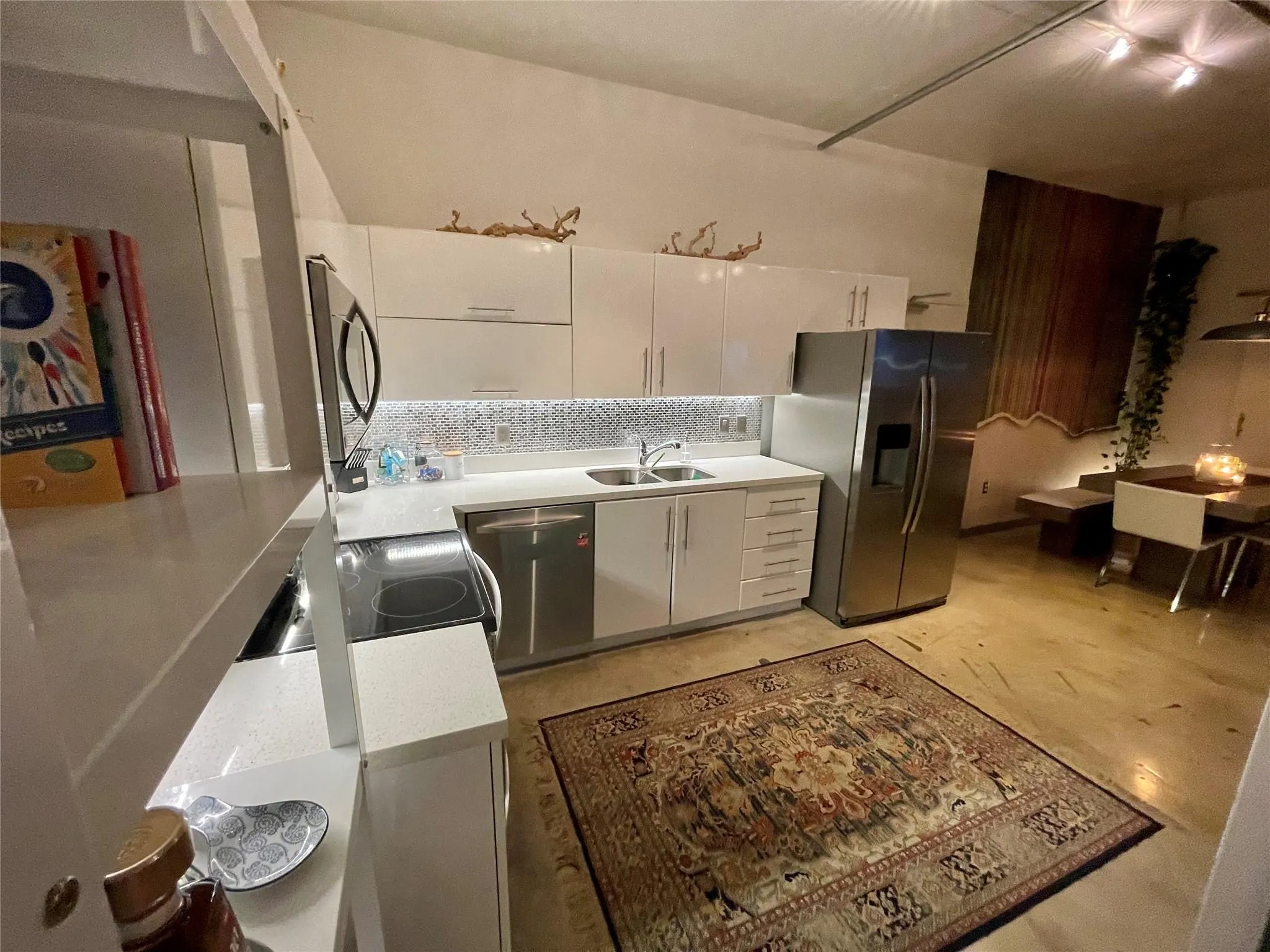 444 NE 30 ST, #1006