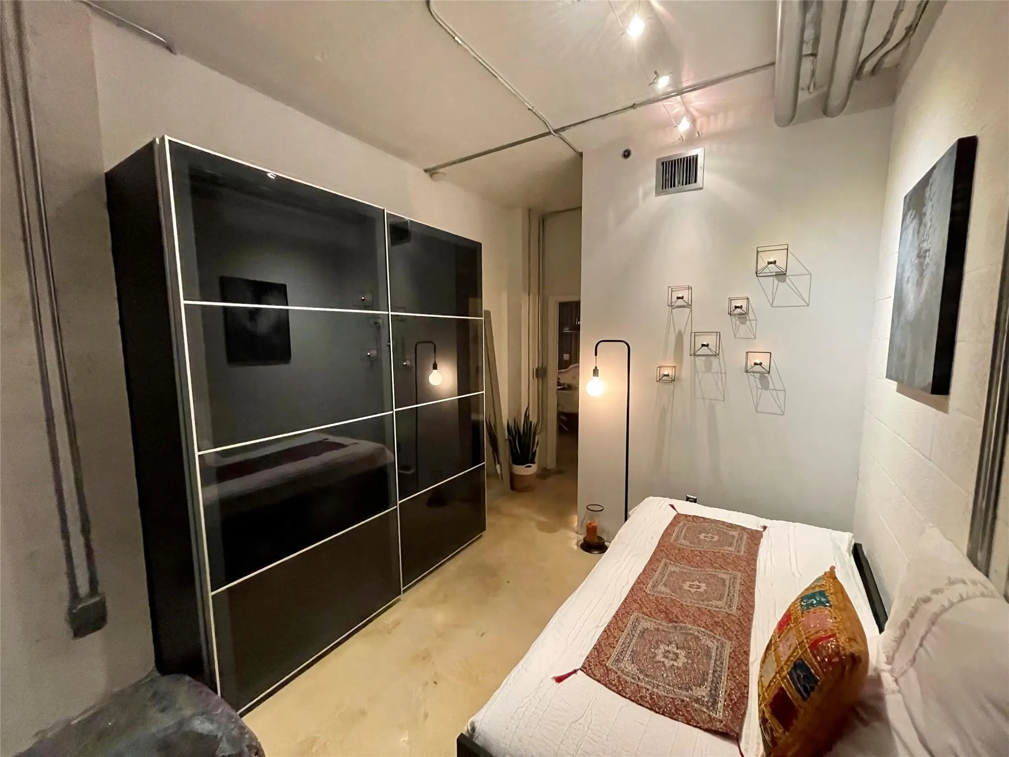 444 NE 30 ST, #1006