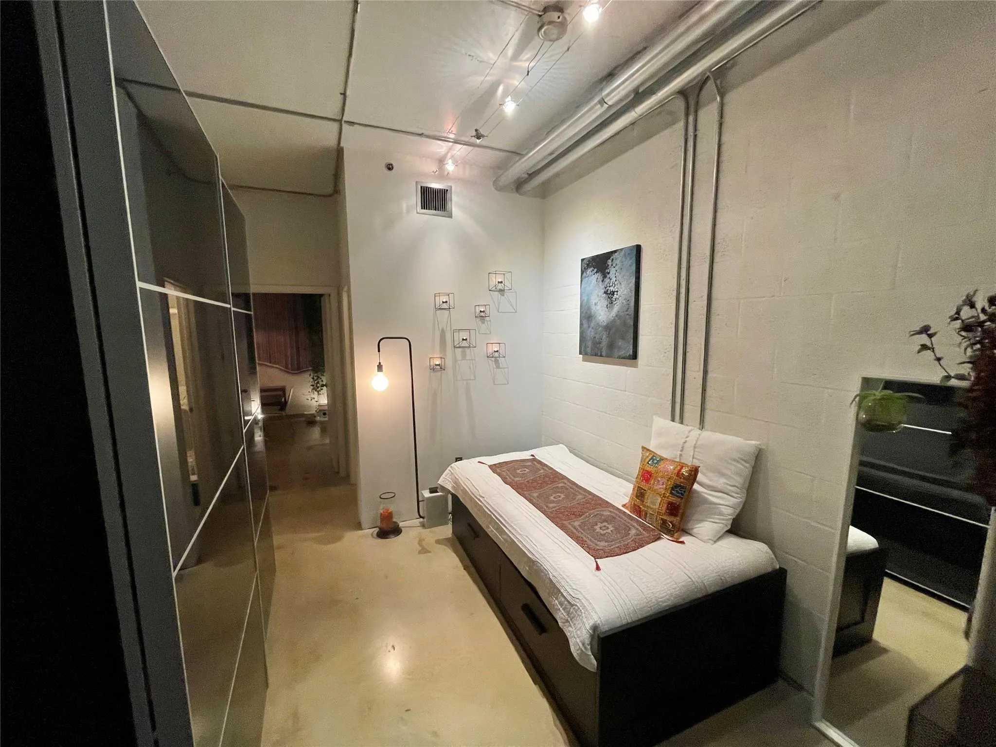 444 NE 30 ST, #1006