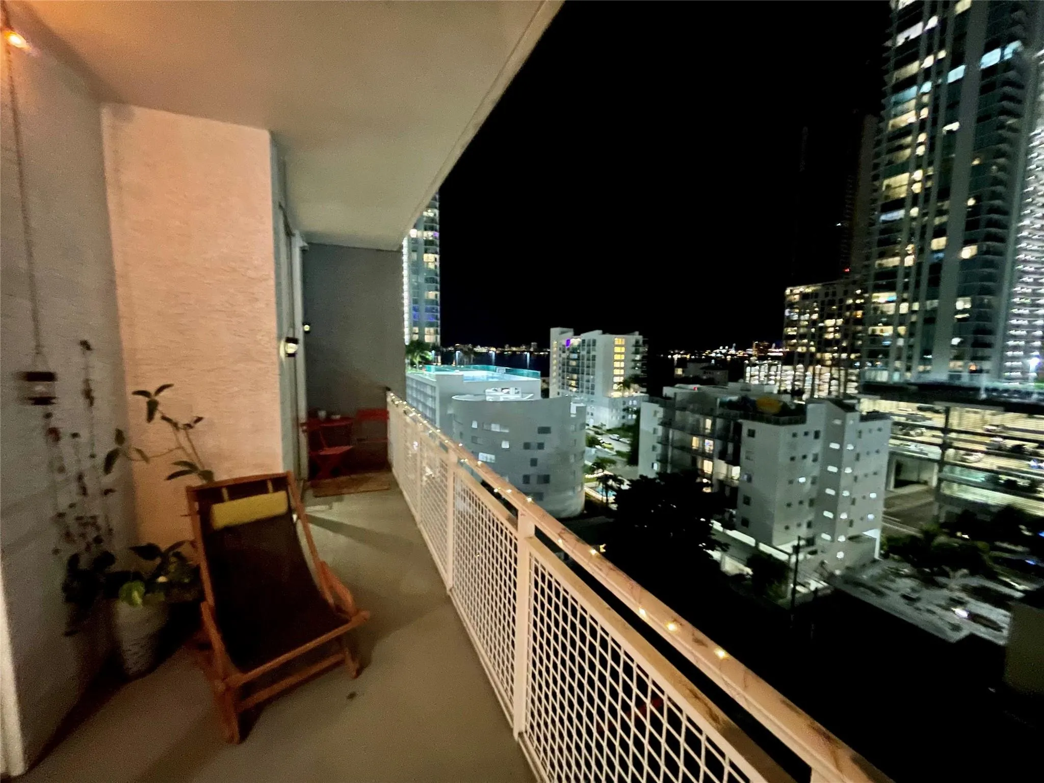 444 NE 30 ST, #1006