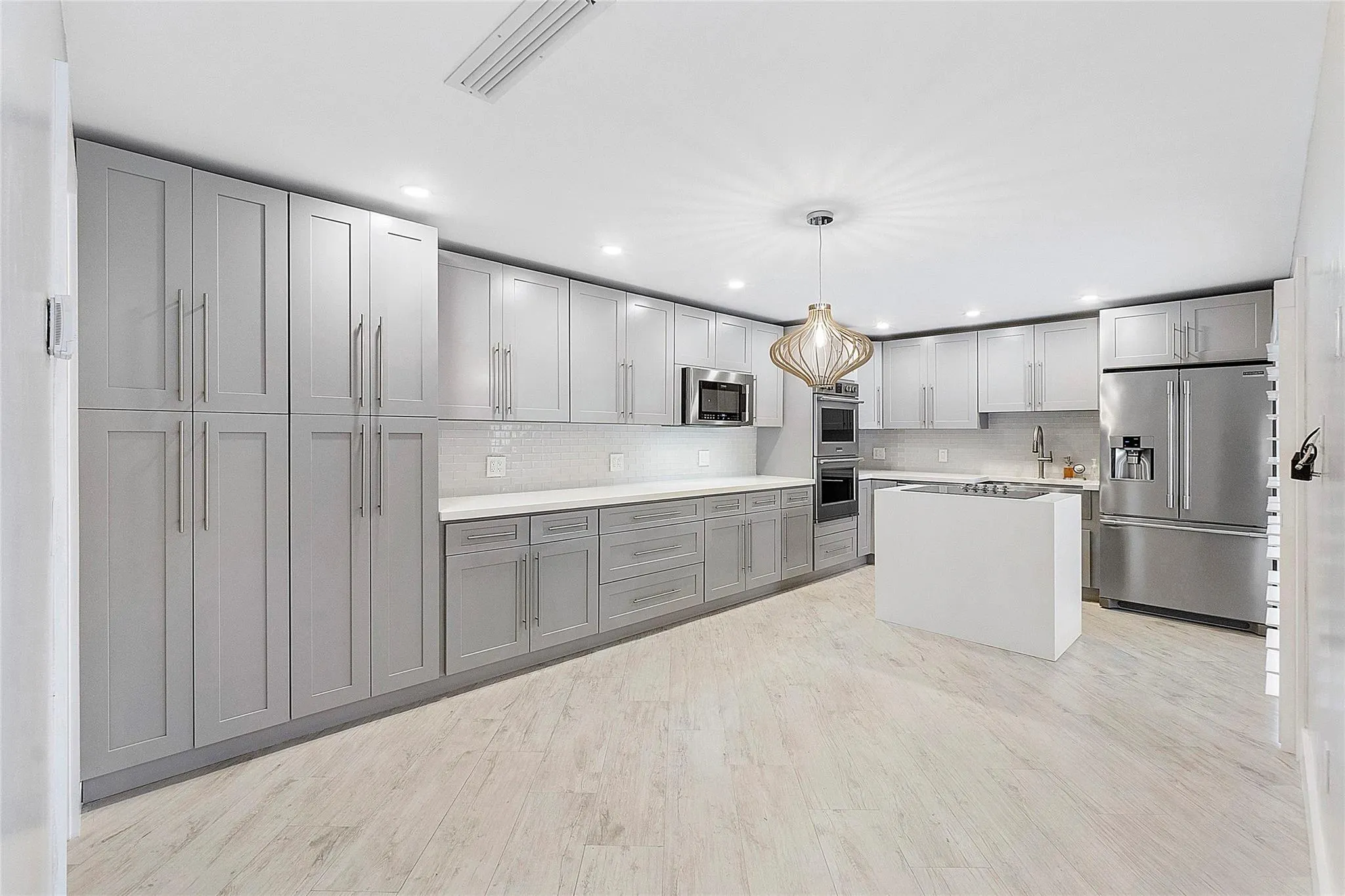 825 Center St, #4 A