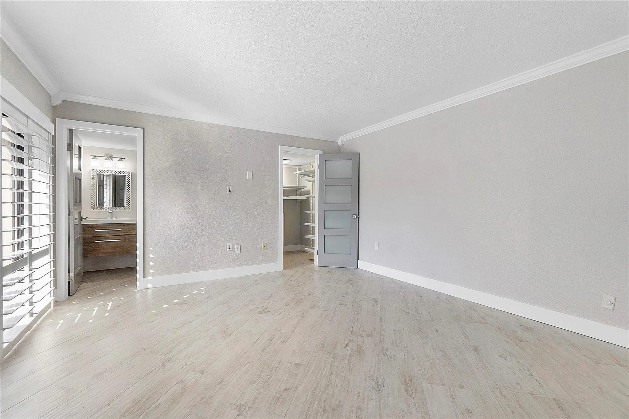 825 Center St, #4 A