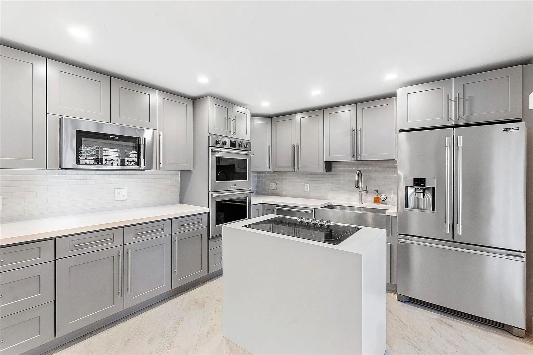 825 Center St, #4 A