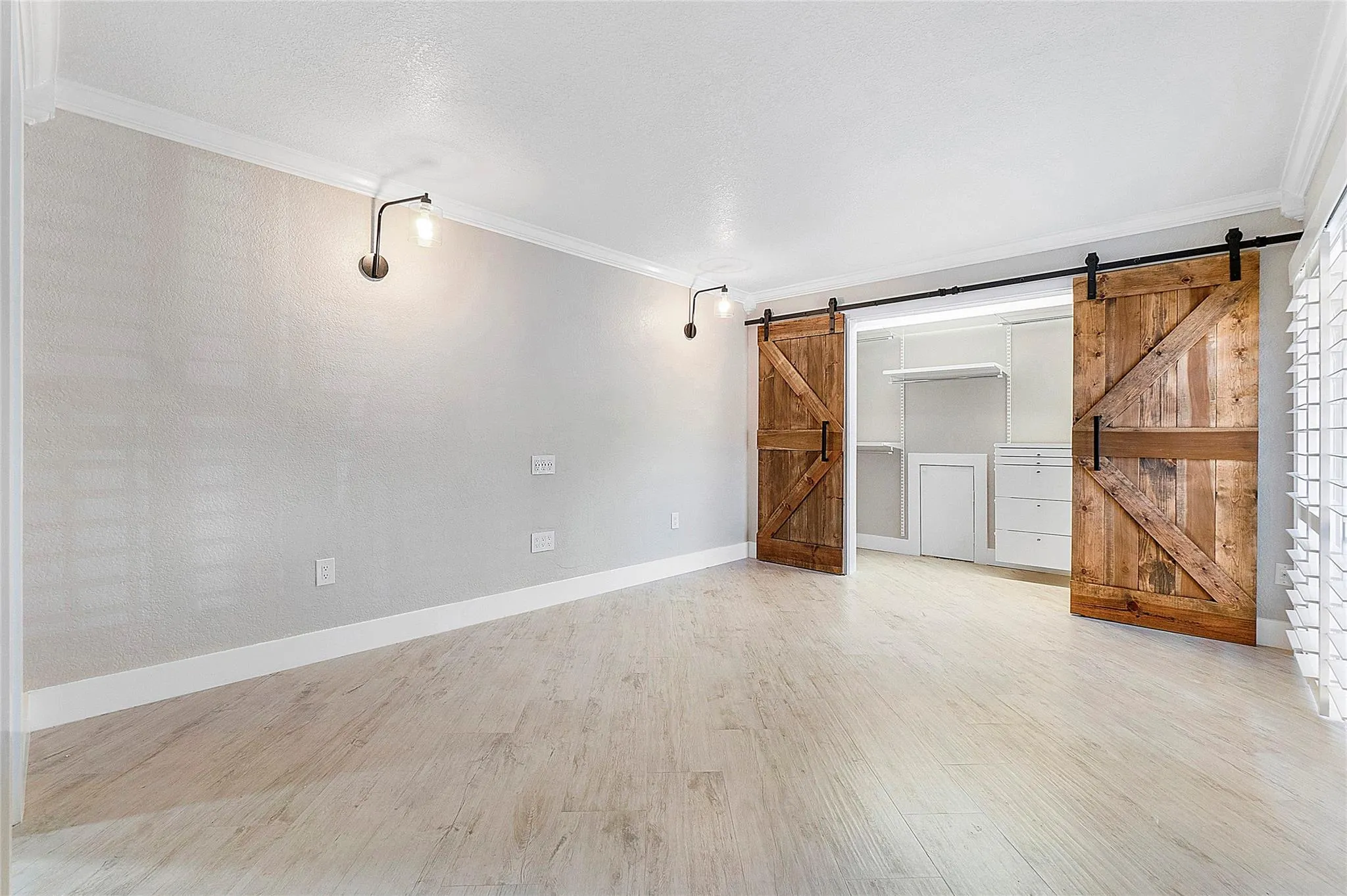 825 Center St, #4 A