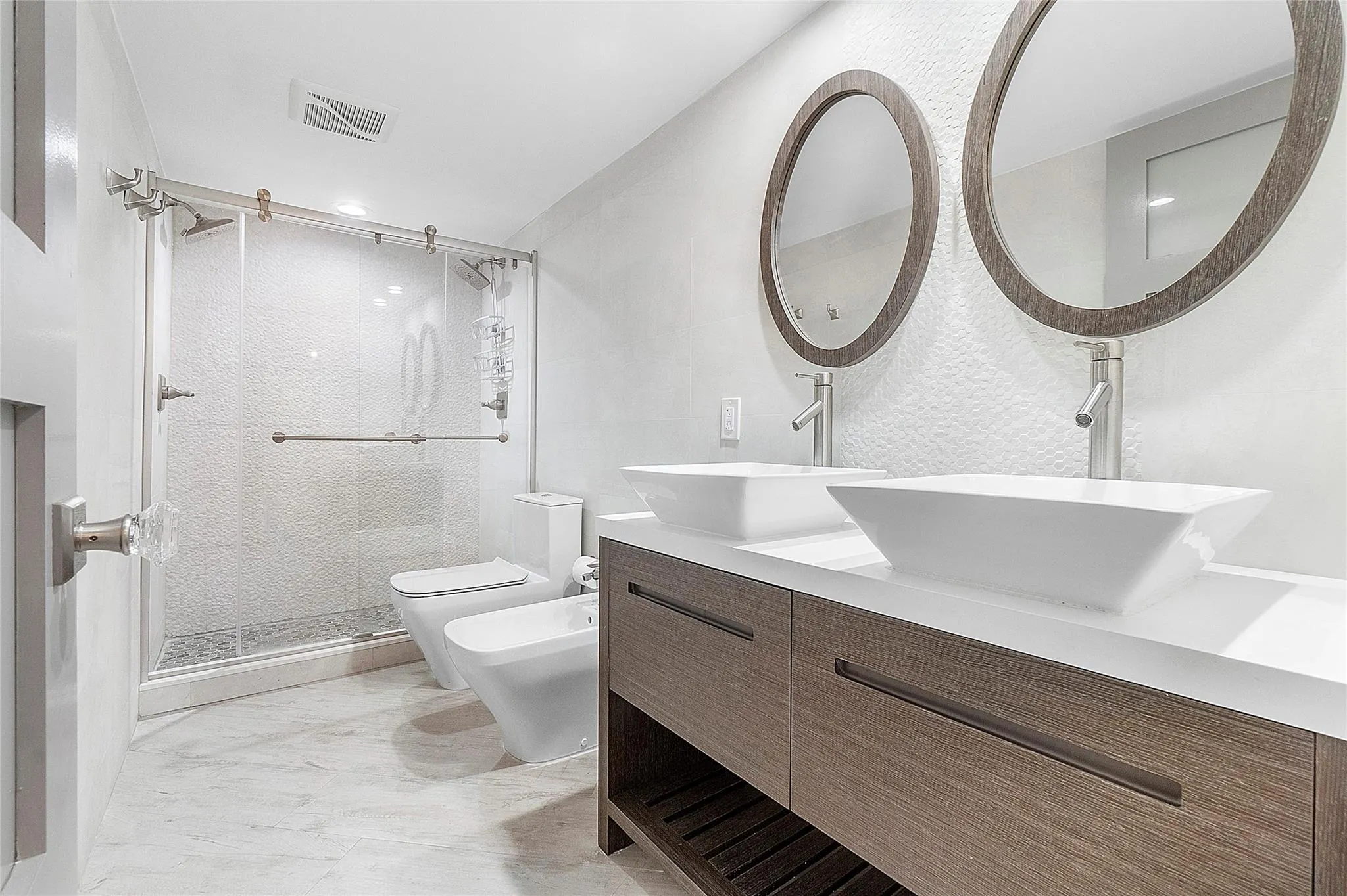 825 Center St, #4 A
