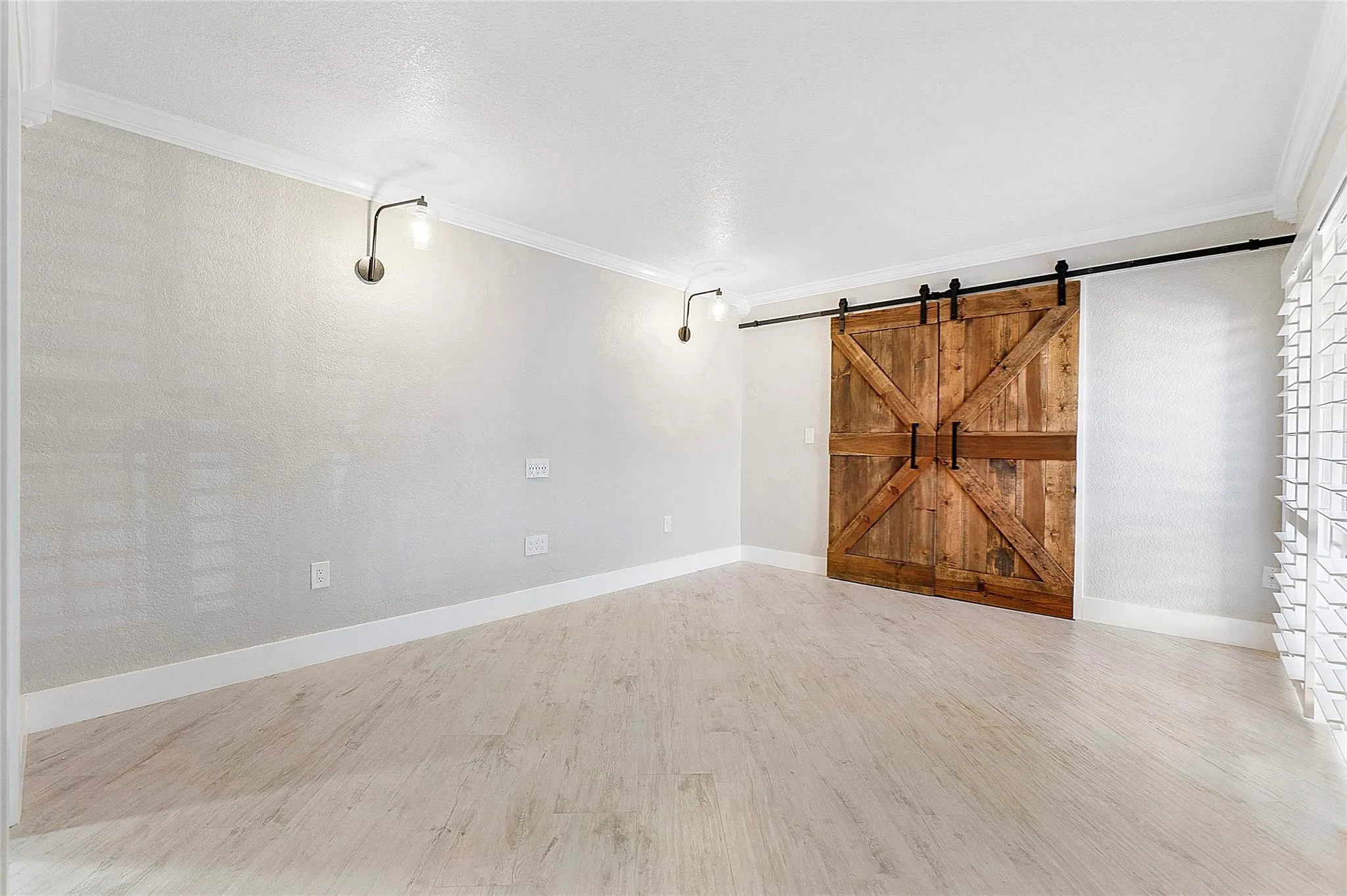825 Center St, #4 A