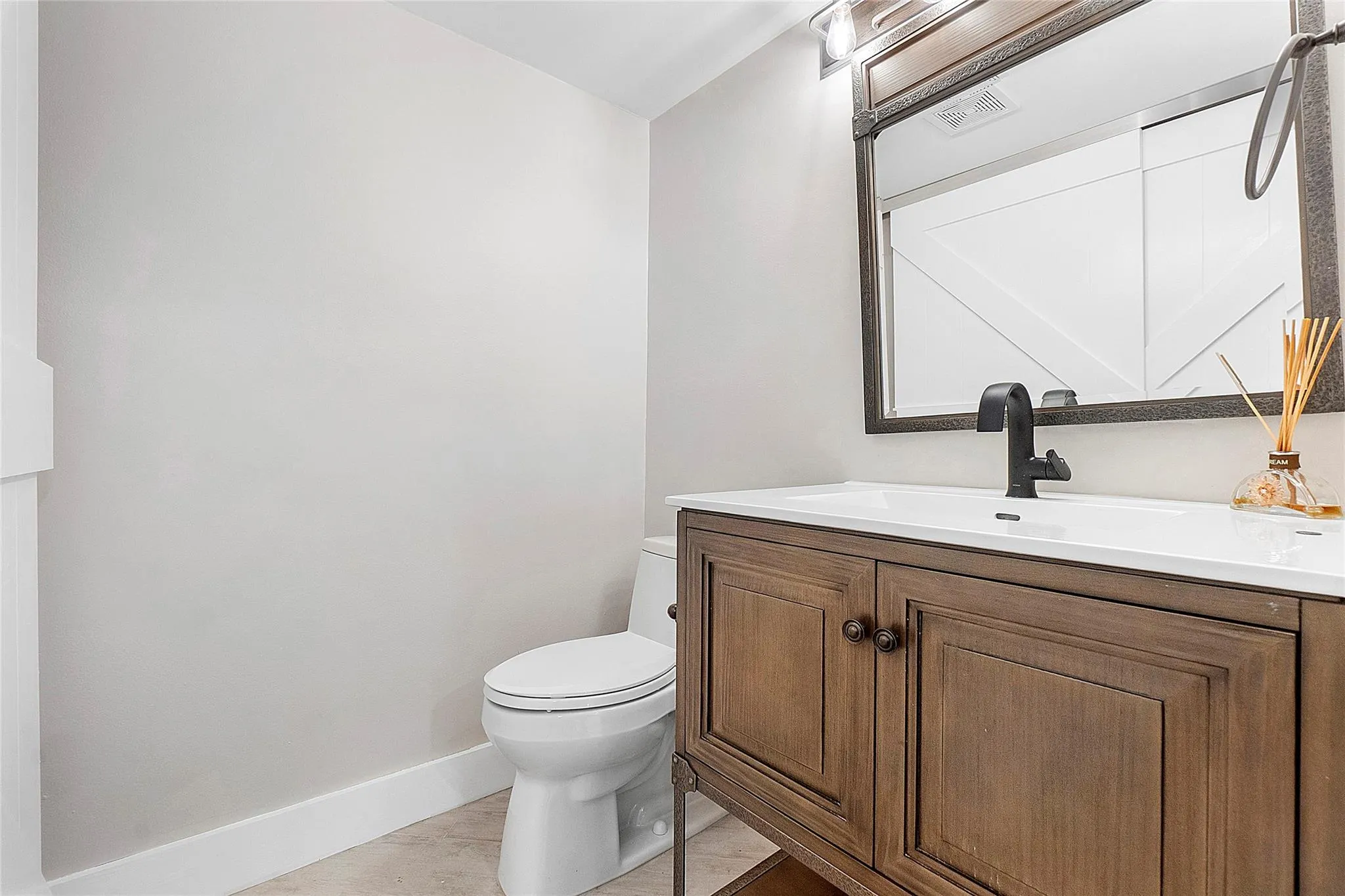 825 Center St, #4 A