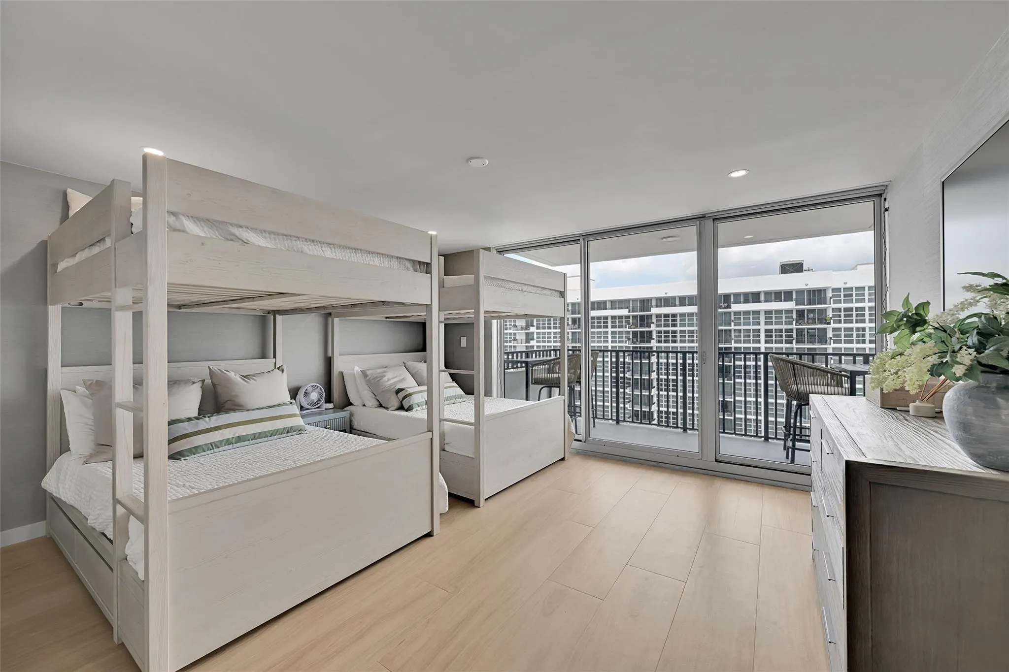 525 N Ocean Blvd, #1724