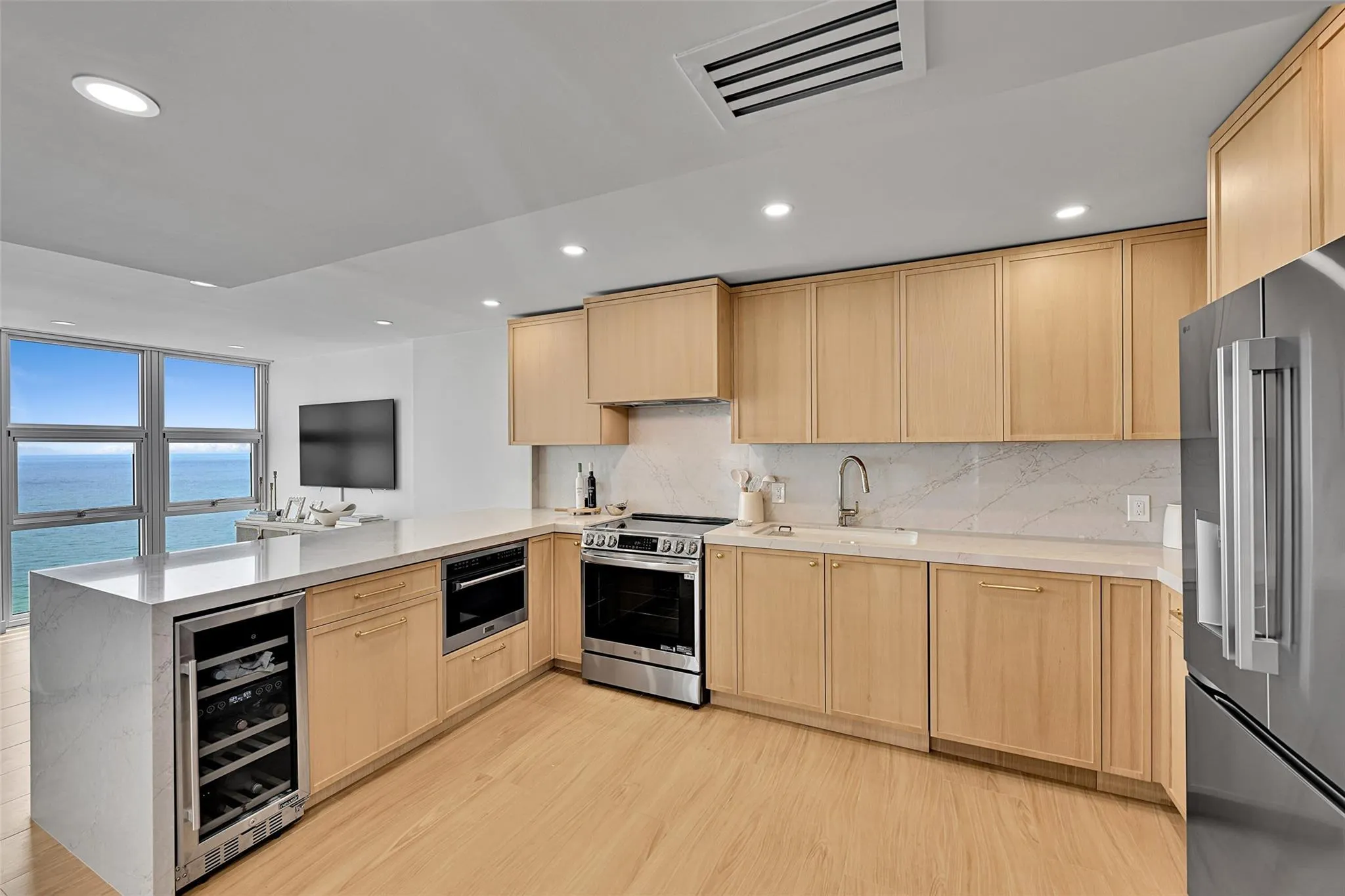 525 N Ocean Blvd, #1724