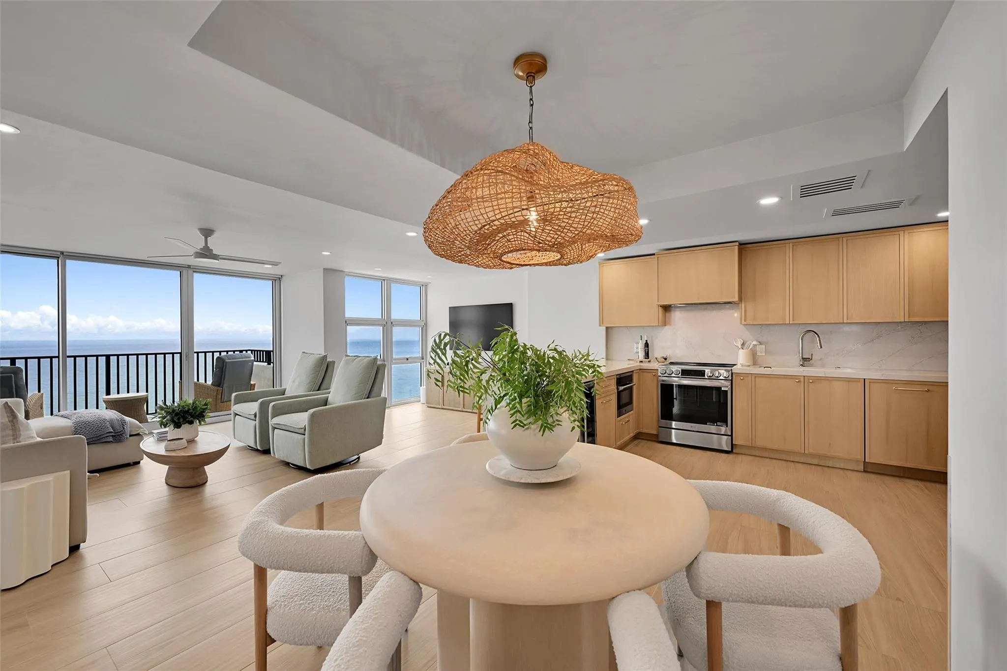 525 N Ocean Blvd, #1724