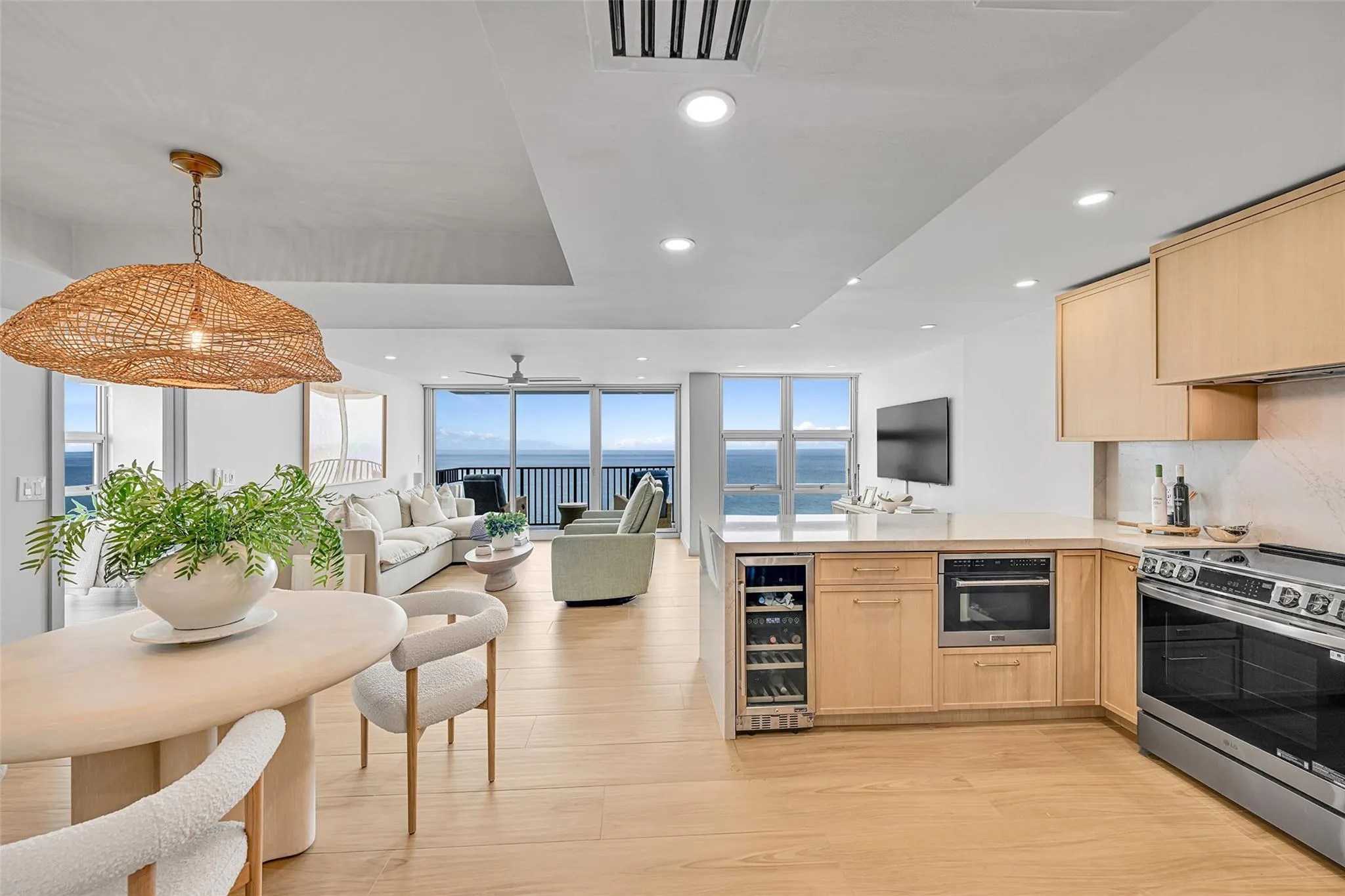 525 N Ocean Blvd, #1724