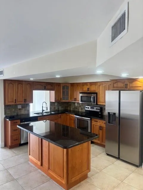 800 Parkview Dr, #714