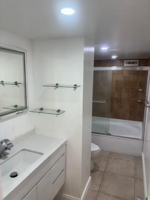 800 Parkview Dr, #714