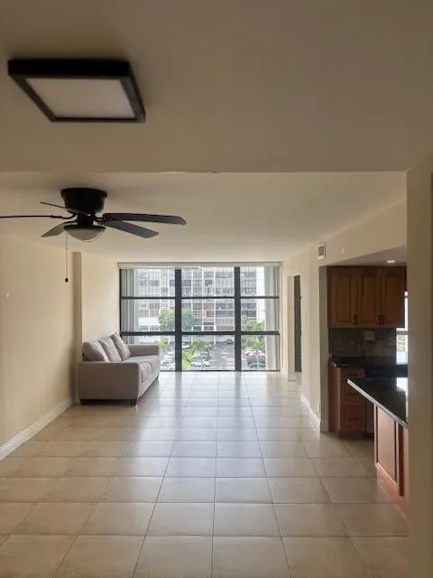 800 Parkview Dr, #714