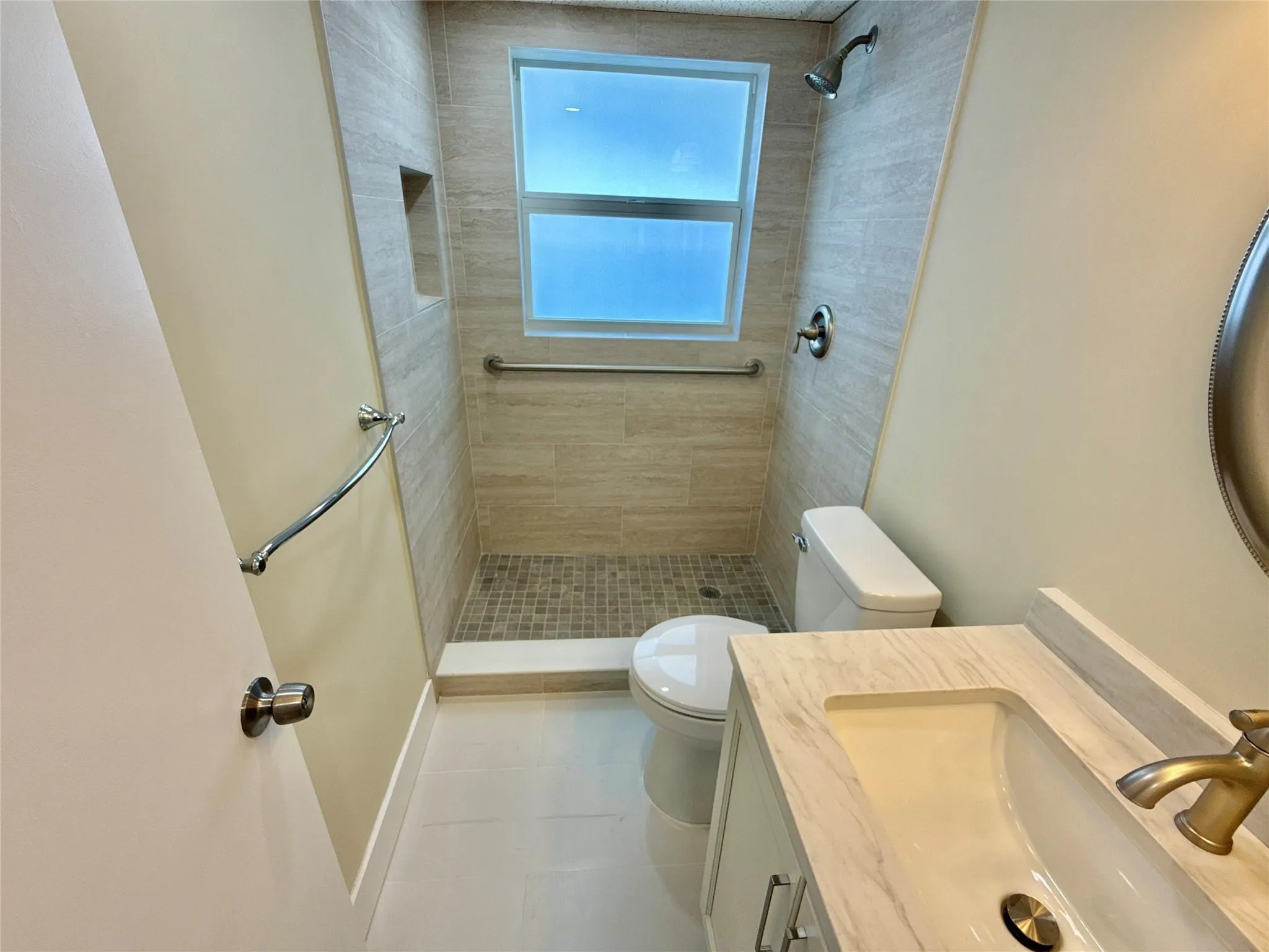 7887 Golf Circle Dr, #211