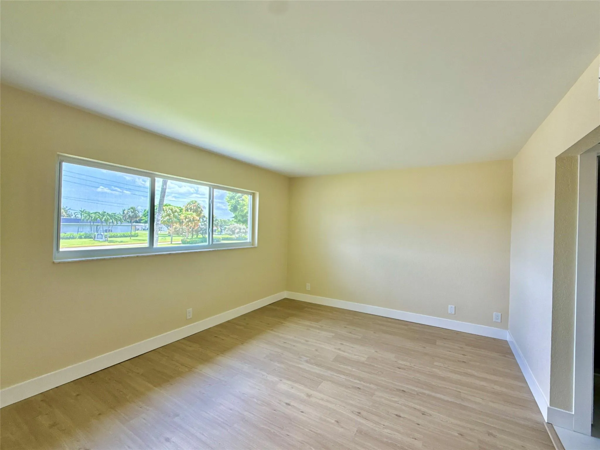 7887 Golf Circle Dr, #211