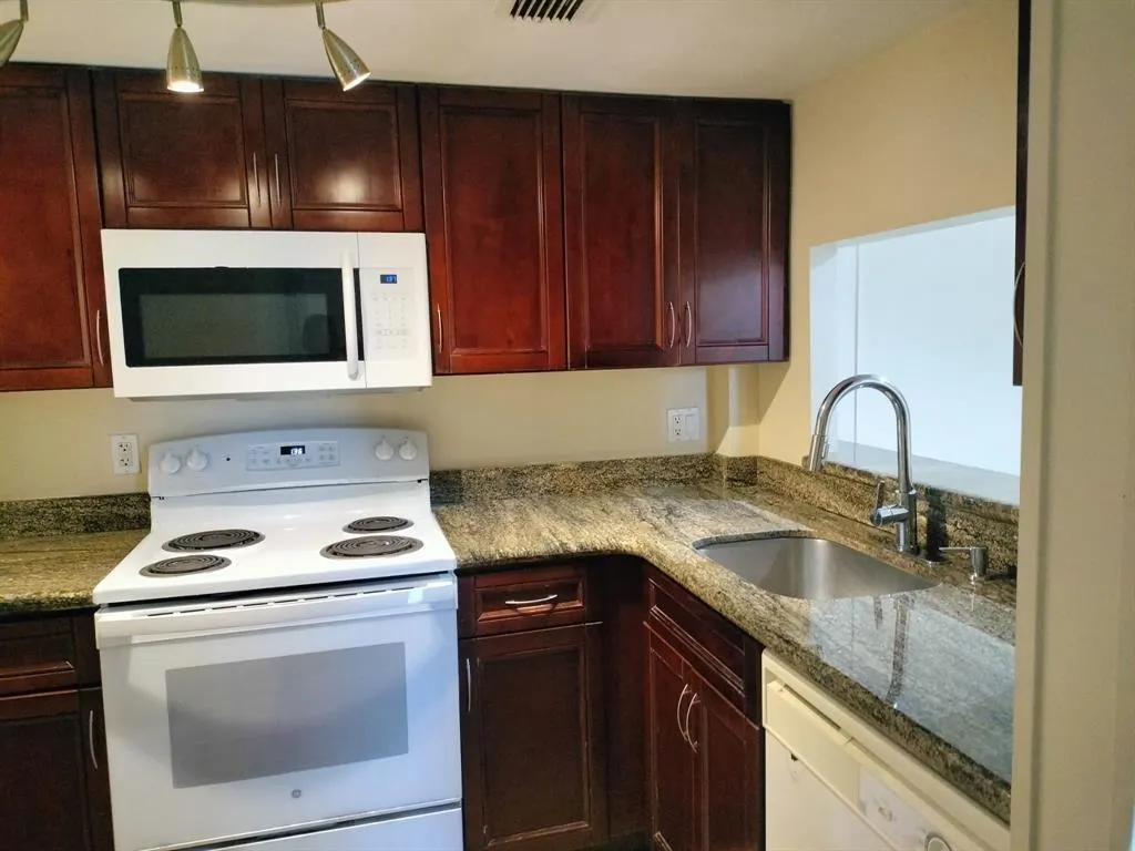 10781 Cleary Blvd, #207