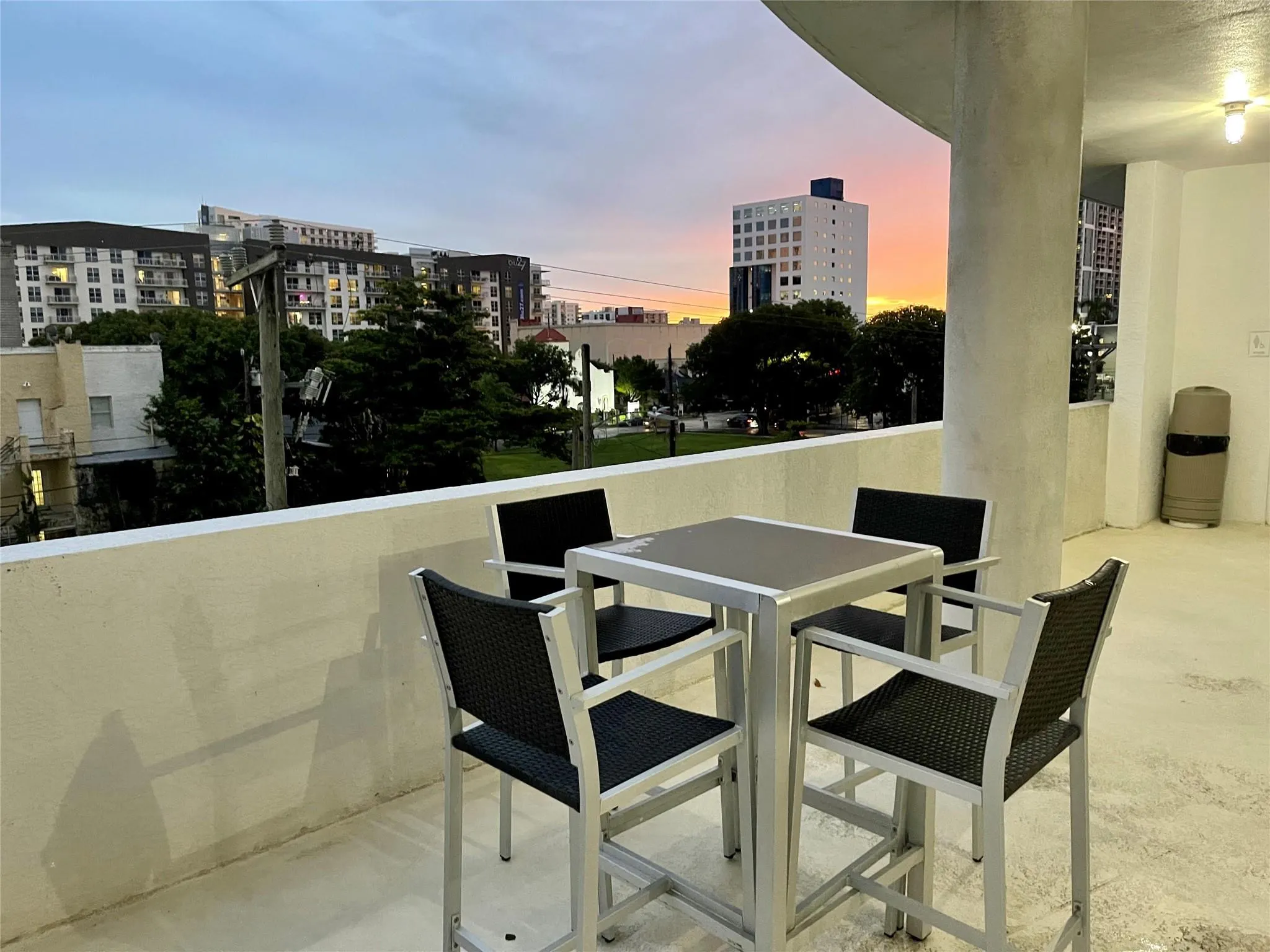 444 NE 30 ST, #1006