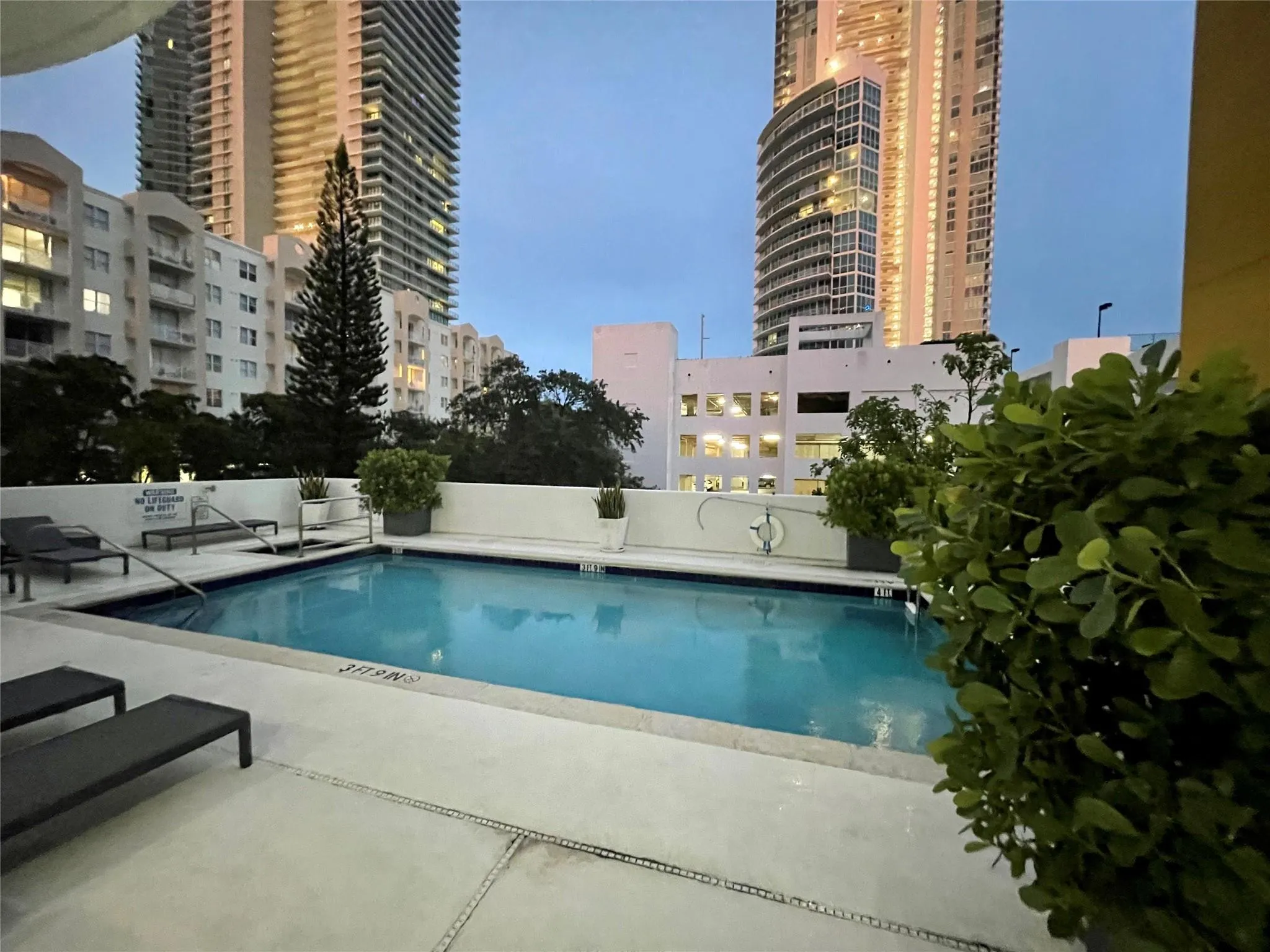 444 NE 30 ST, #1006