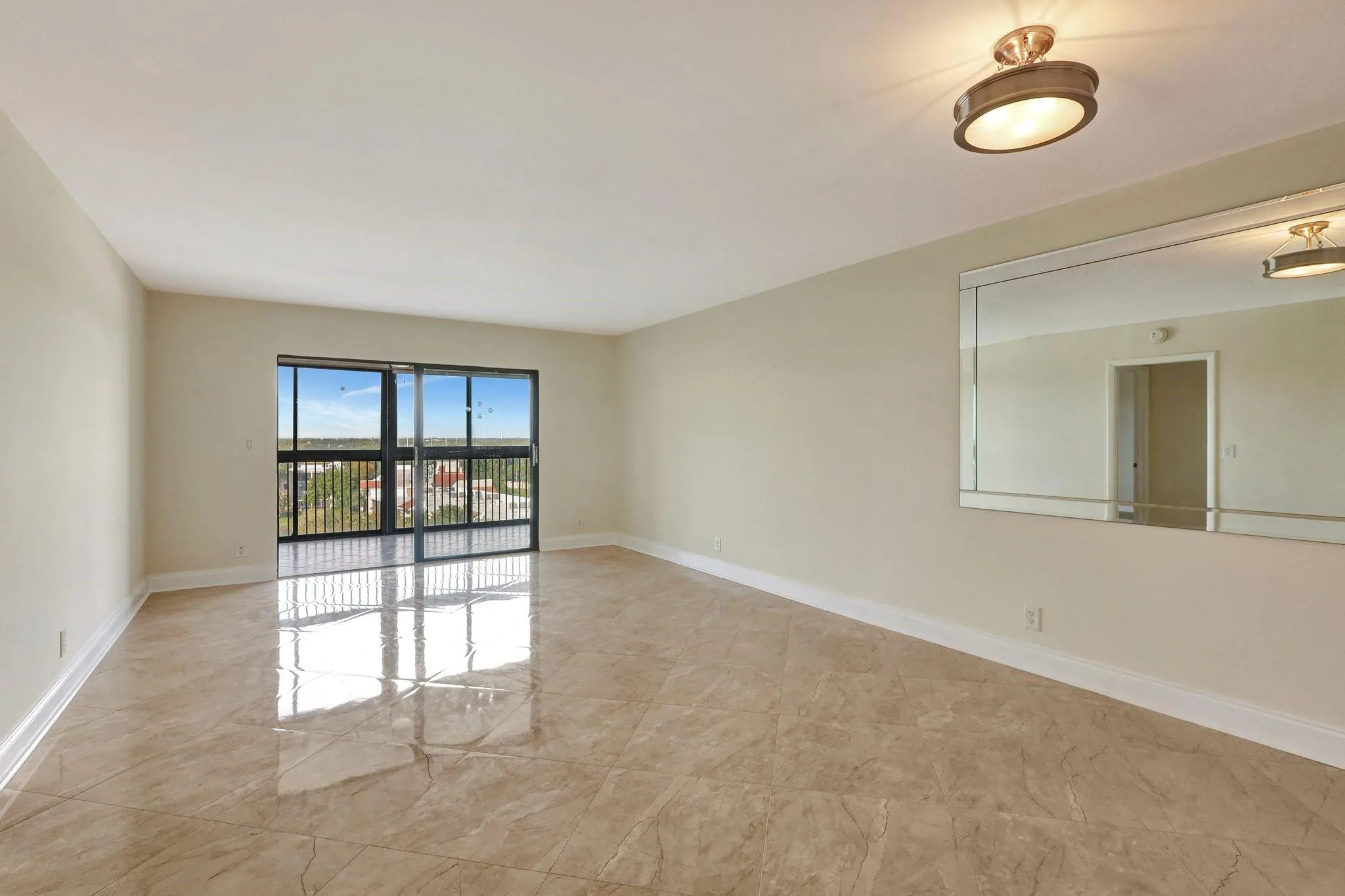 14460 Strathmore Ln, #807