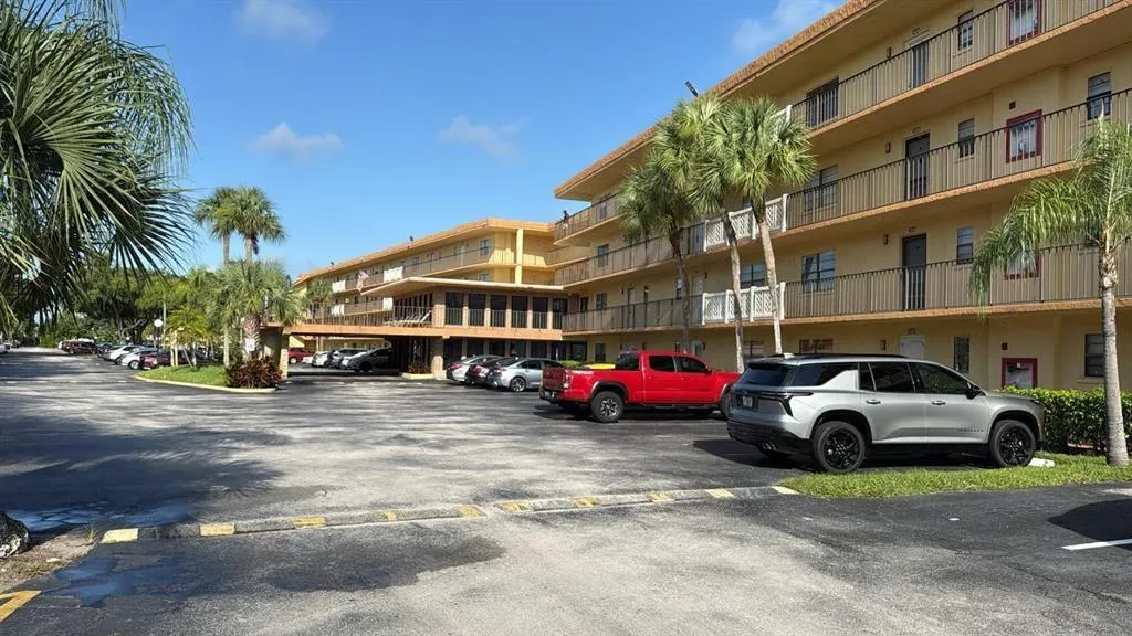 9273 SW 8th St, #216