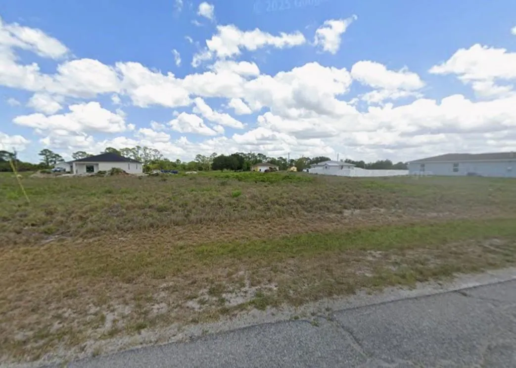9048 Green Cir