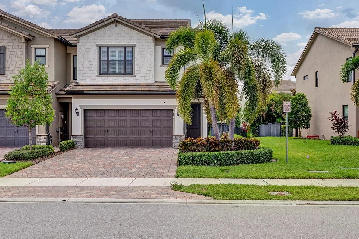 8282 Cadre Noir Rd