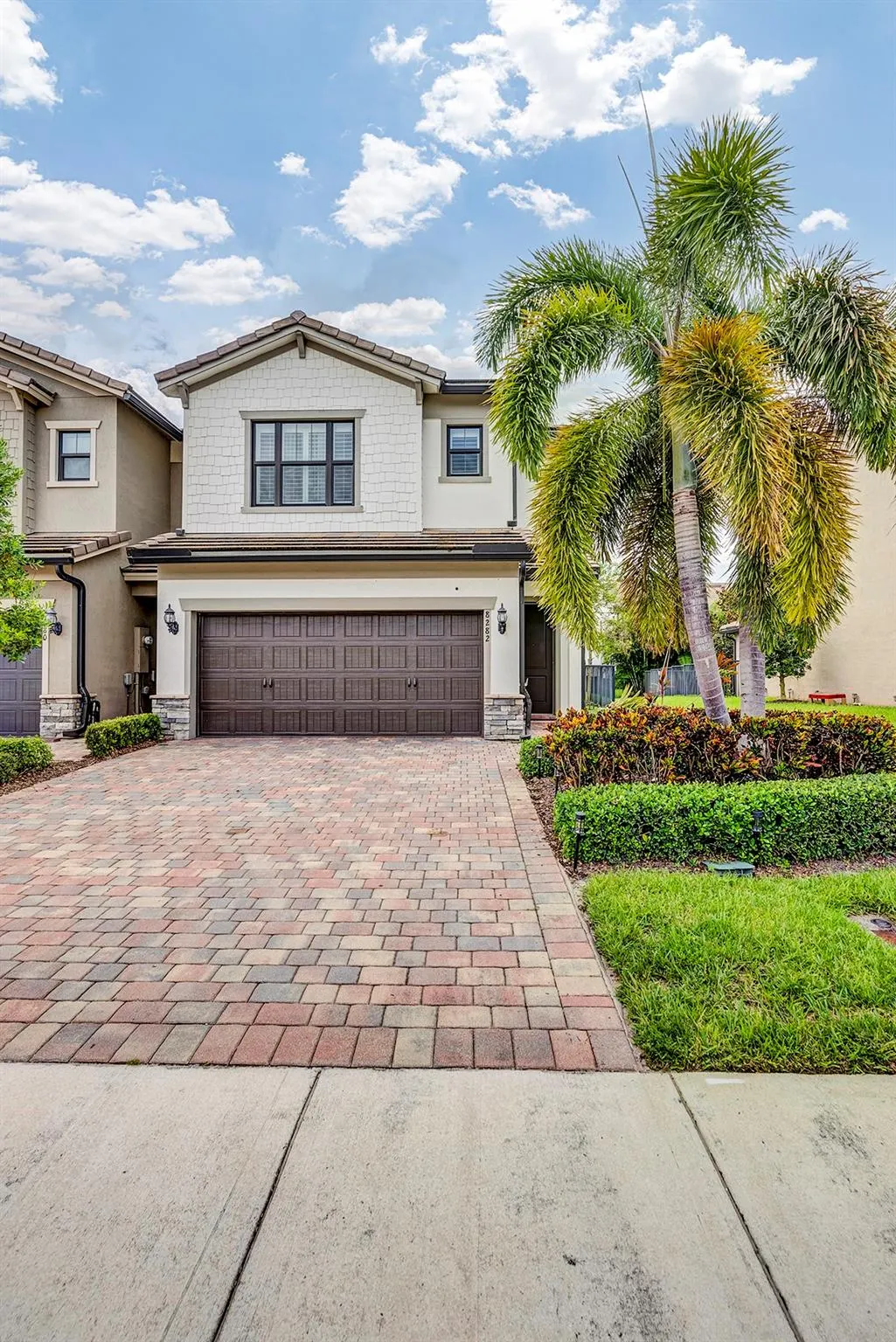 8282 Cadre Noir Rd