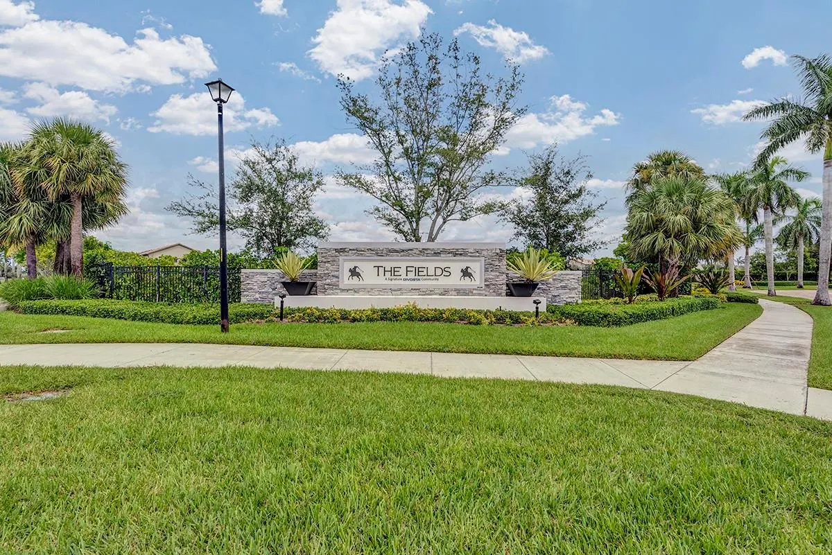 8282 Cadre Noir Rd