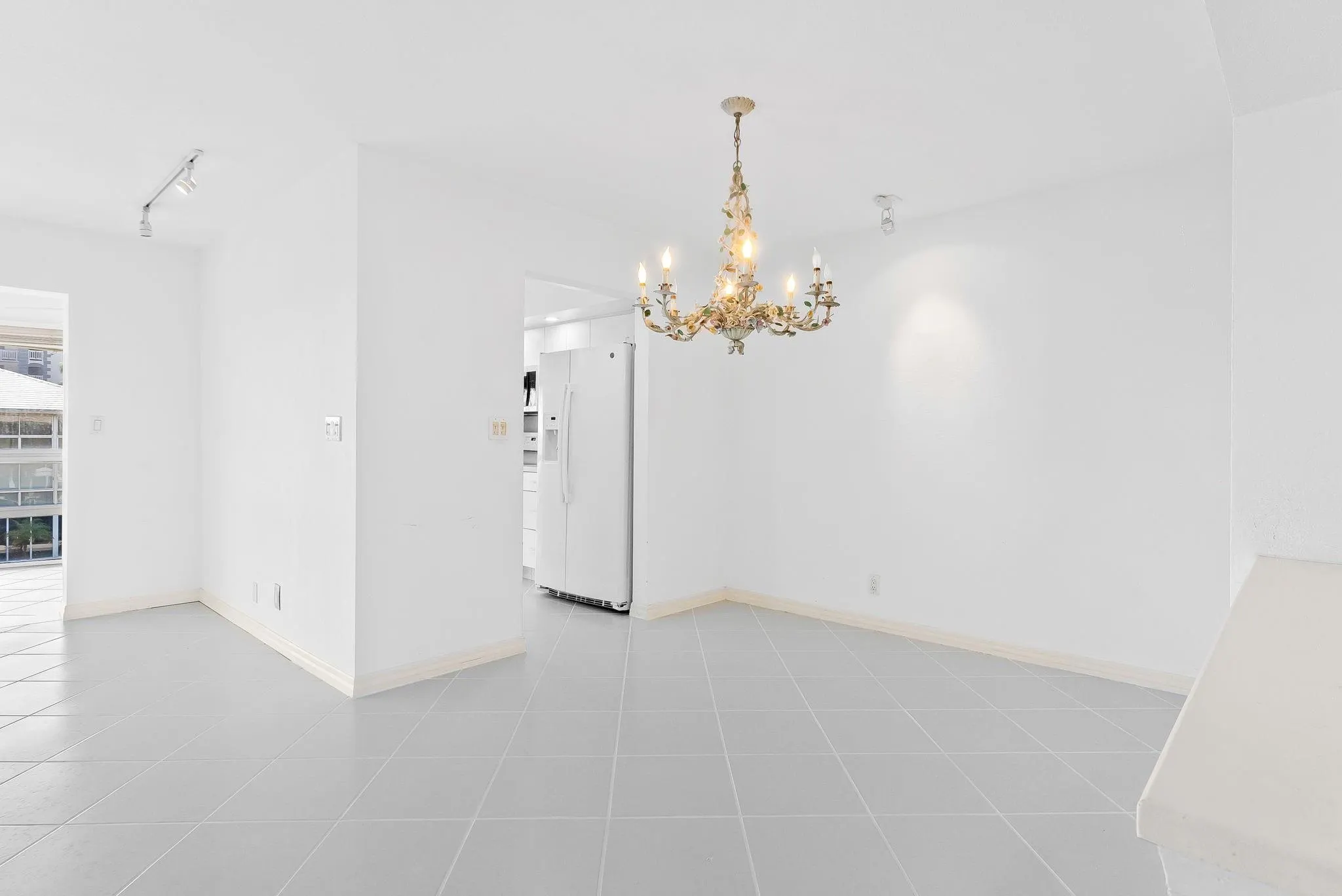 3050 NE 48th St, #309