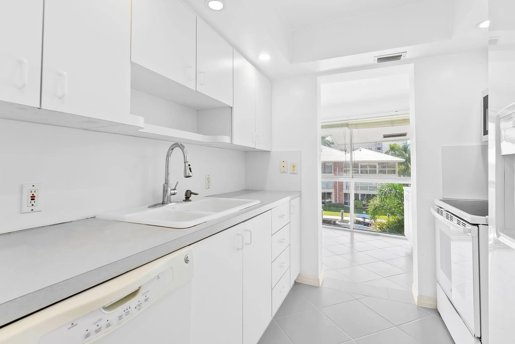 3050 NE 48th St, #309