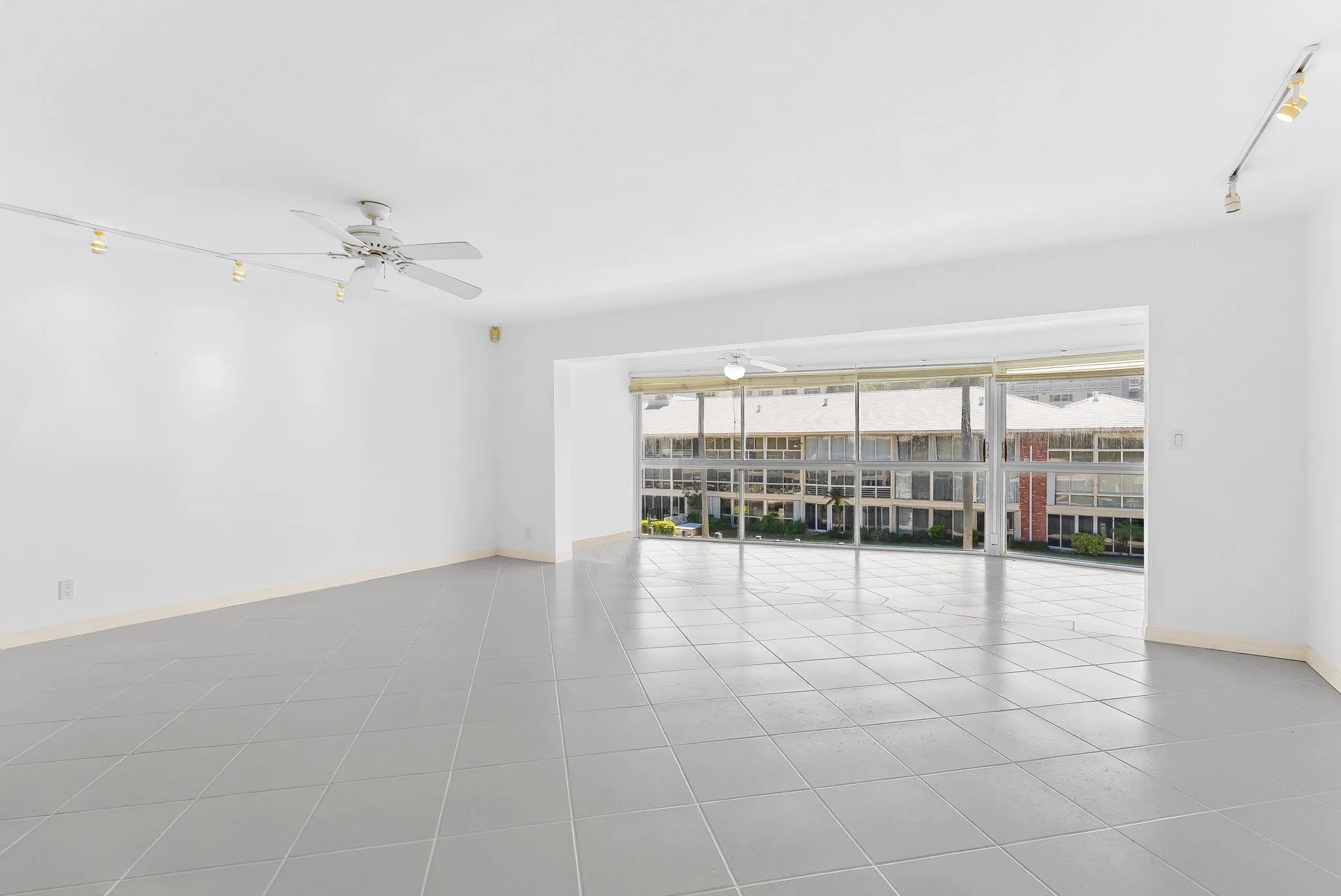 3050 NE 48th St, #309