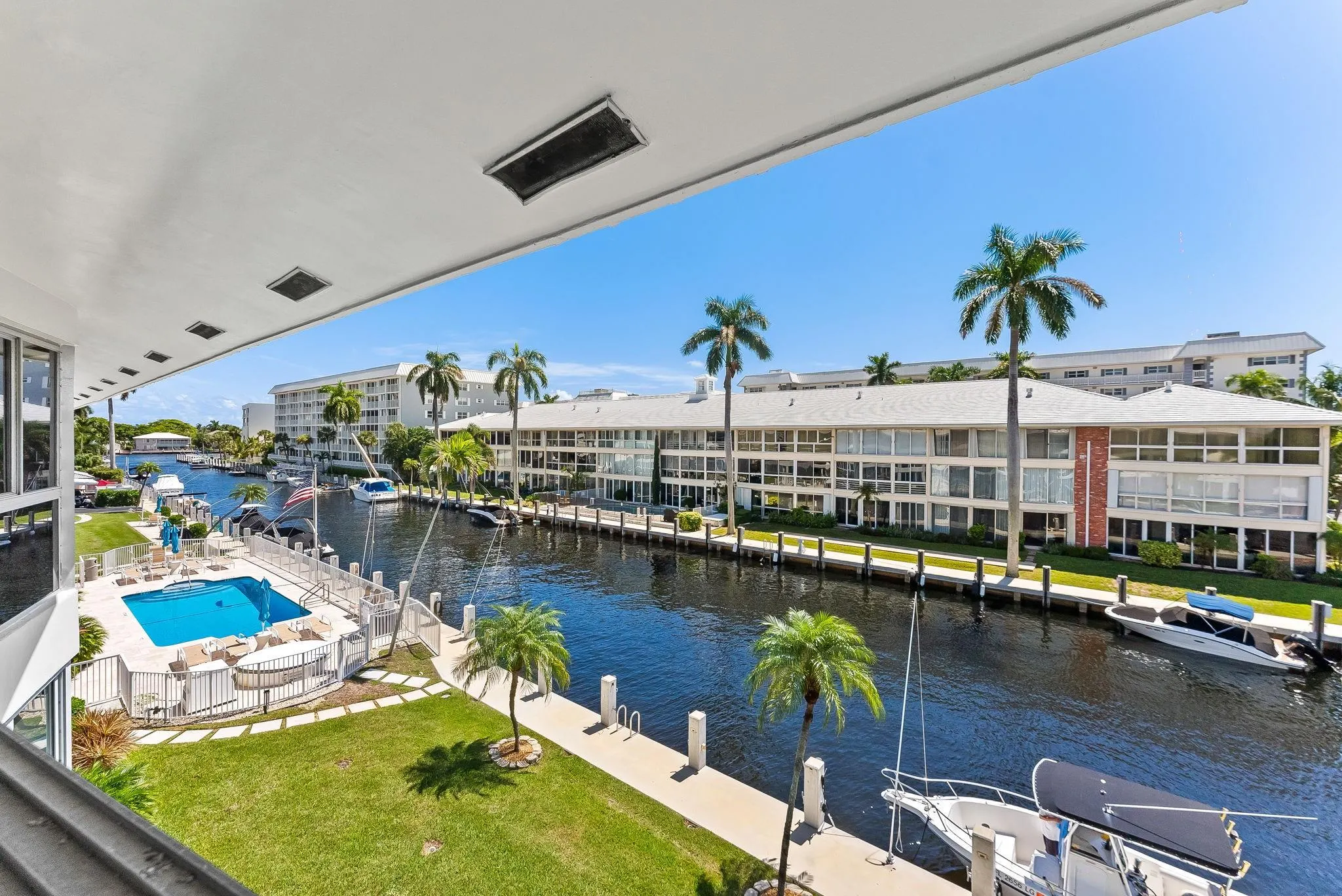 3050 NE 48th St, #309
