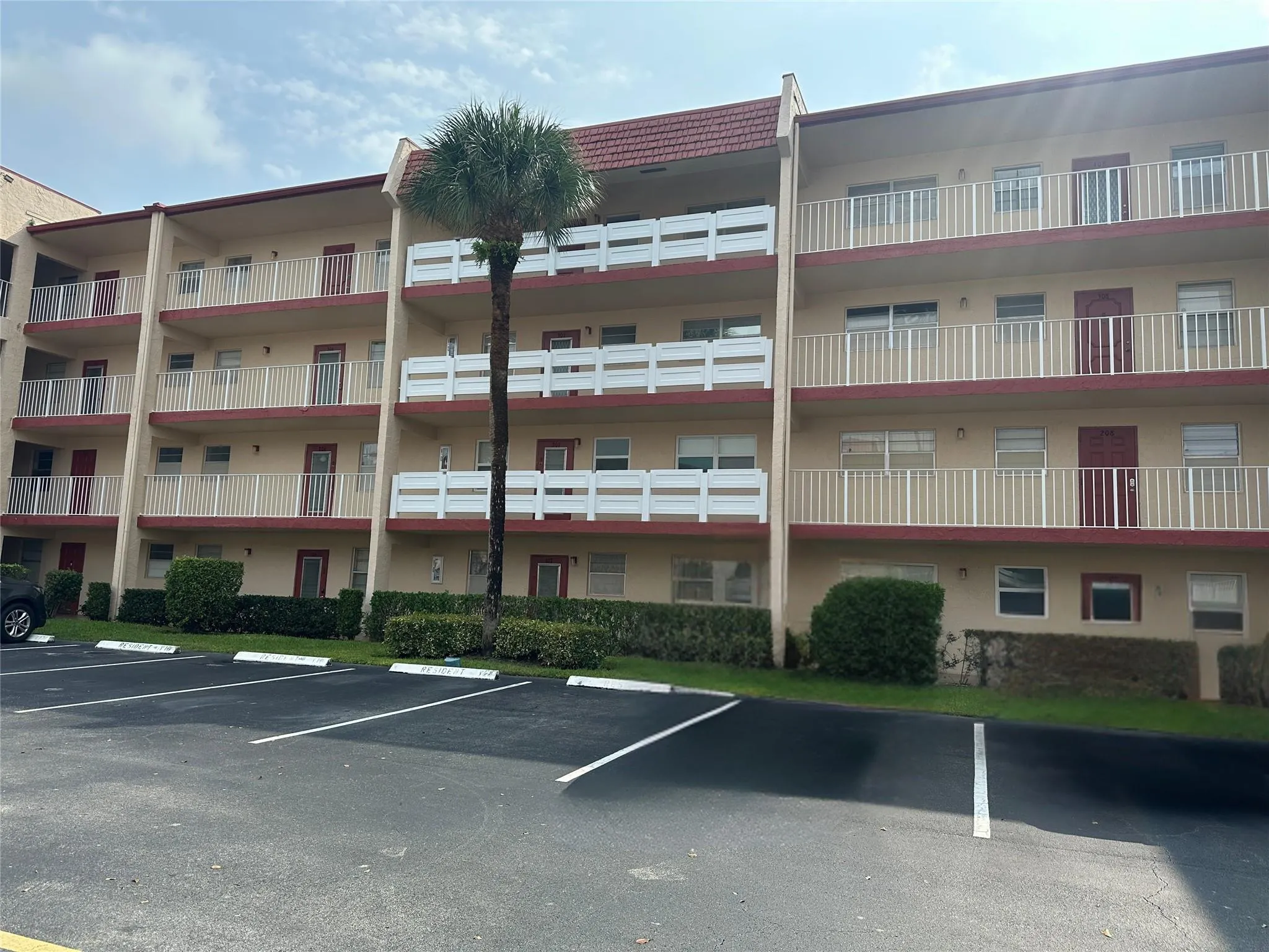 1015 Country Club Dr, #307