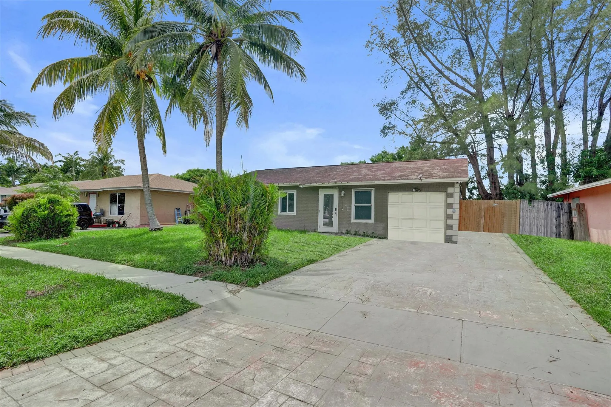 521 SW 83rd Ave