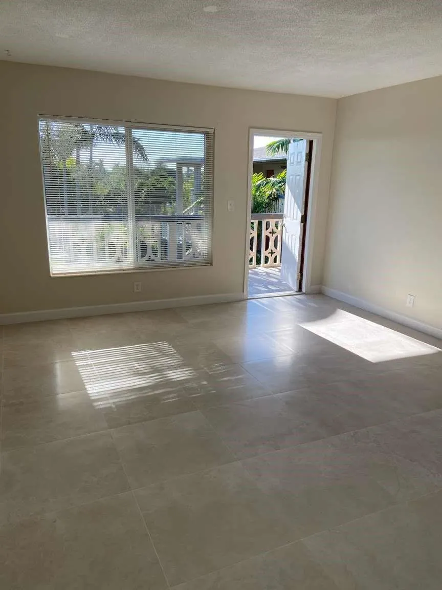 6540 NE 18th Ave, #305