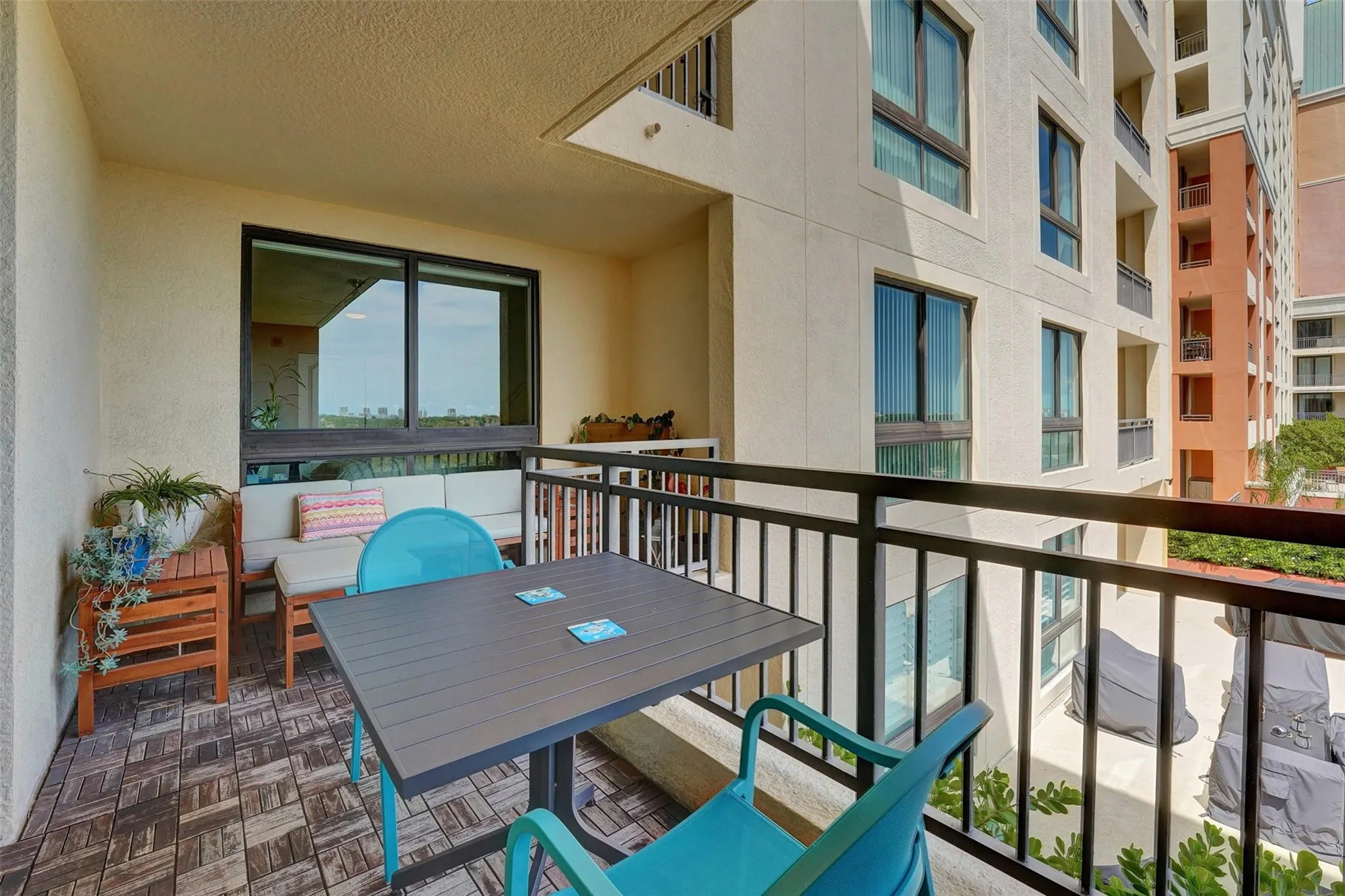 100 N Federal Hwy, #628