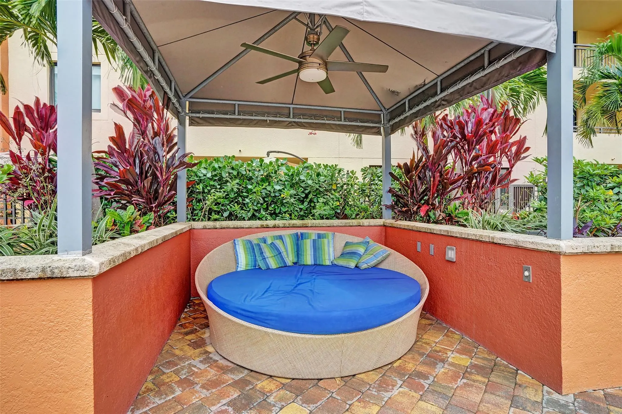 100 N Federal Hwy, #628