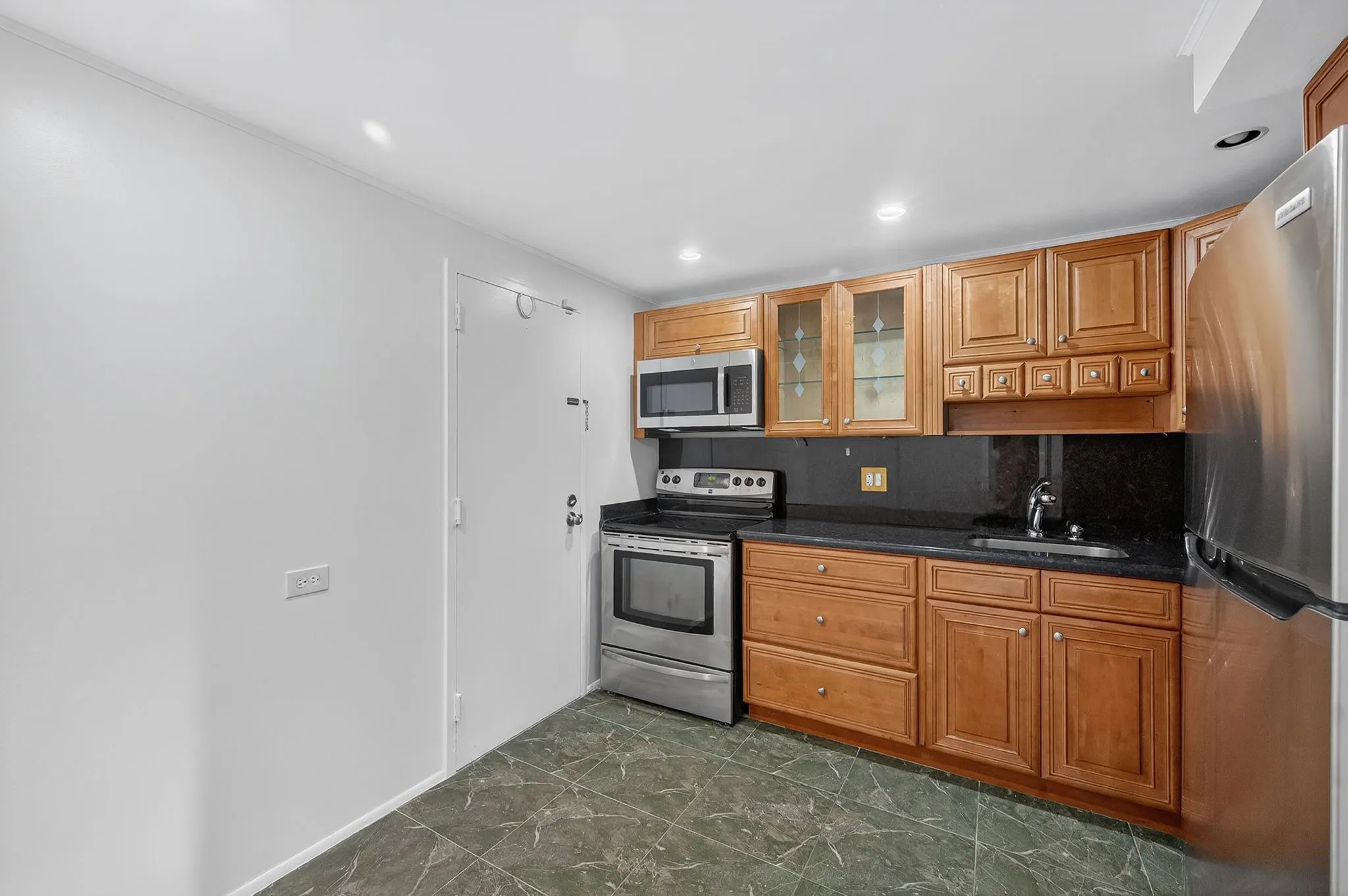 3750 Inverrary Dr, #2V