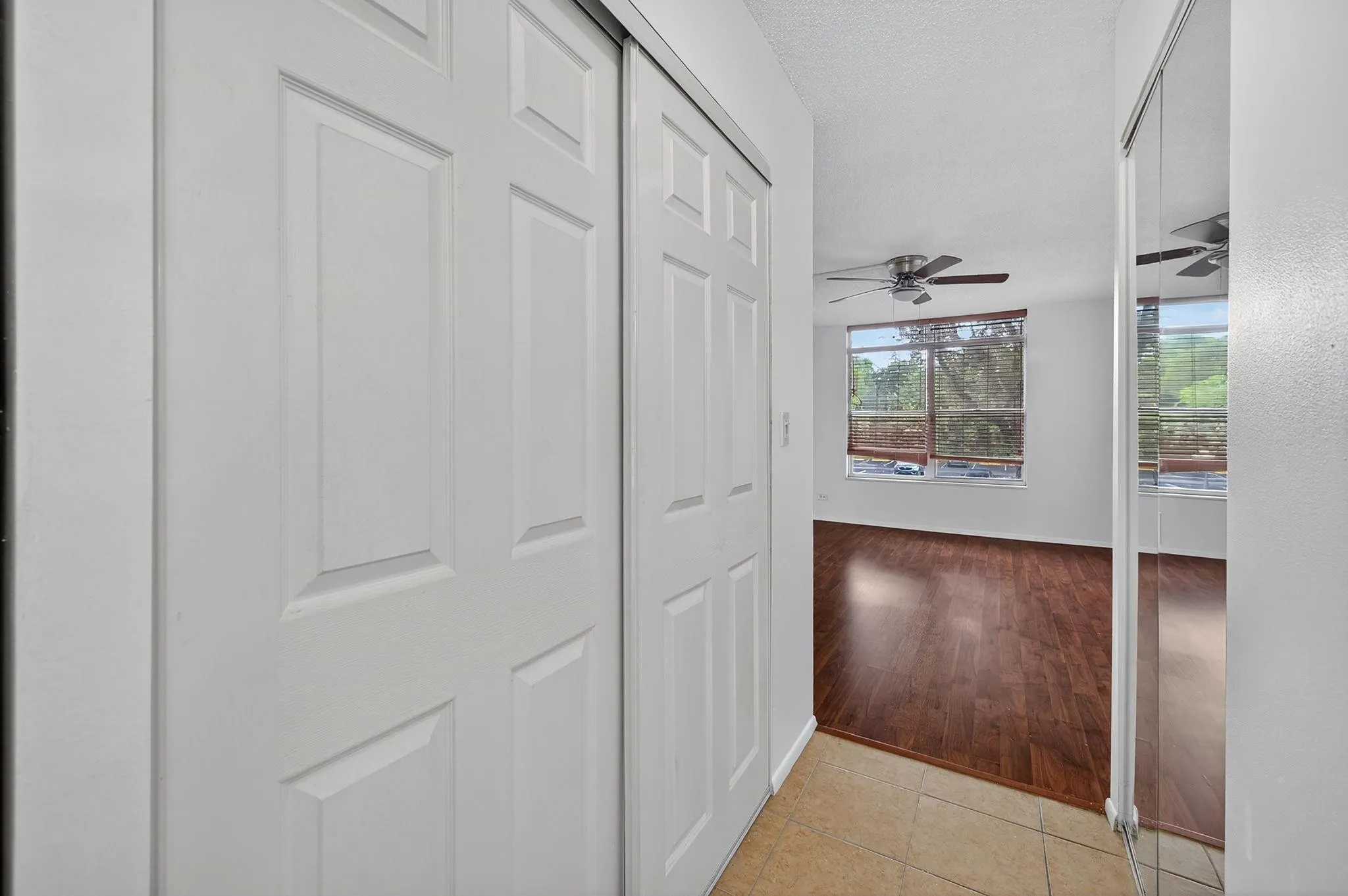 3750 Inverrary Dr, #2V