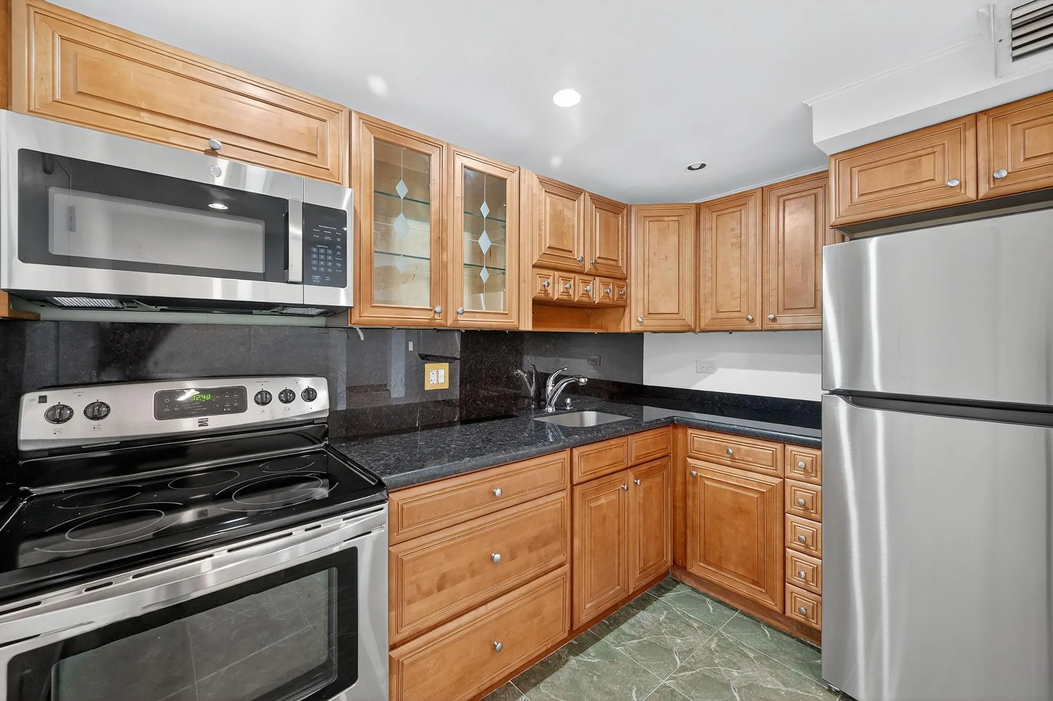 3750 Inverrary Dr, #2V