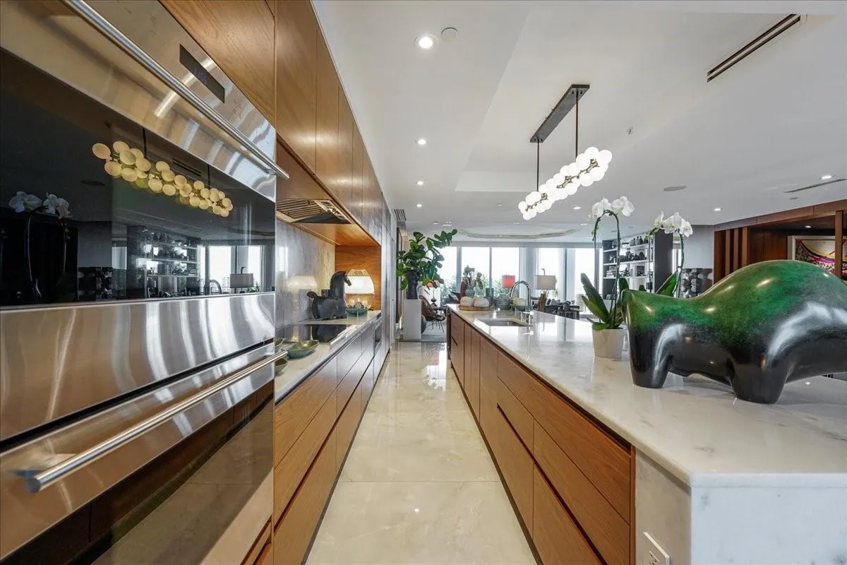 1180 N Federal Hwy, #1606