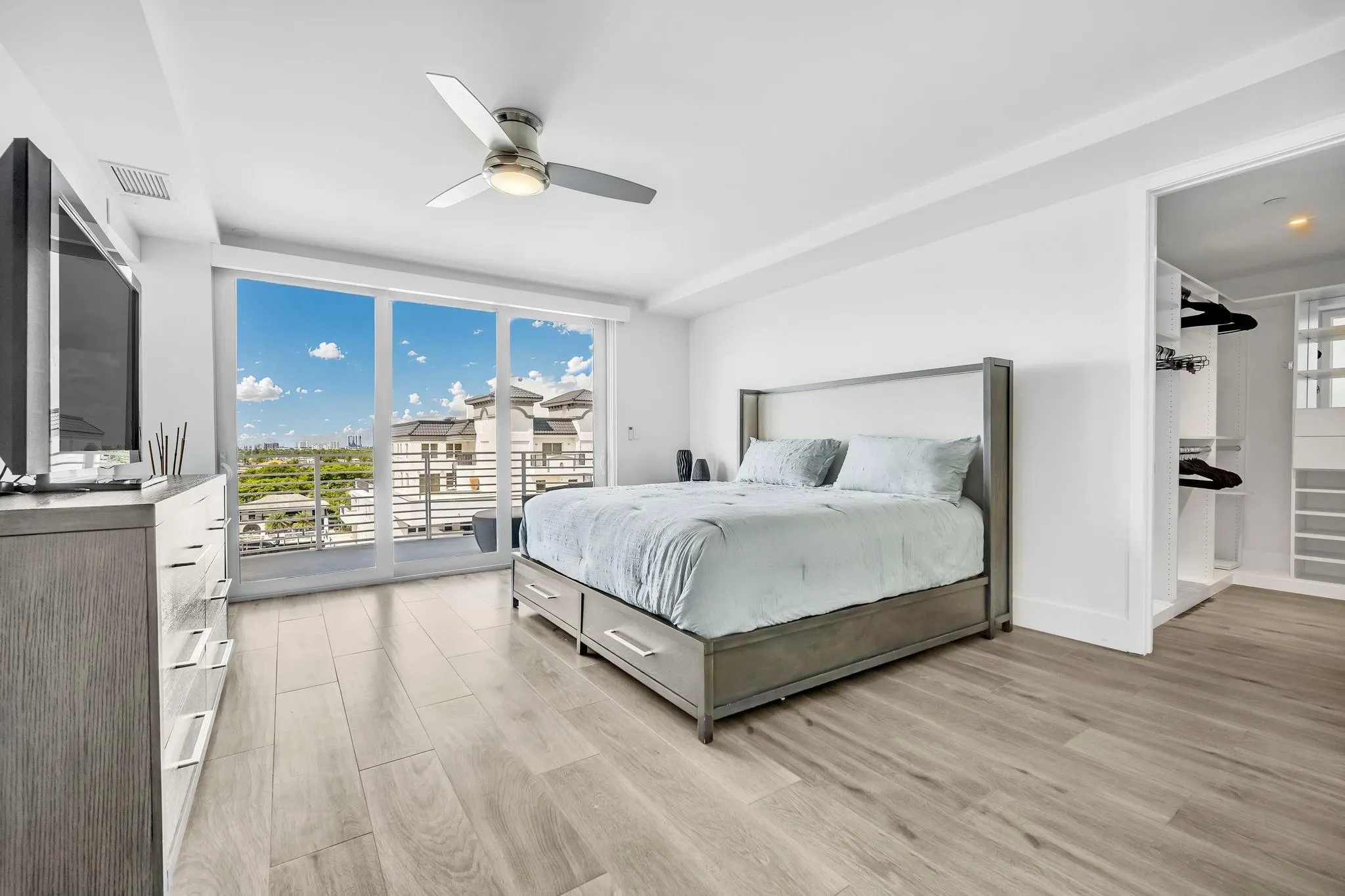 612 Bayshore Dr, #802